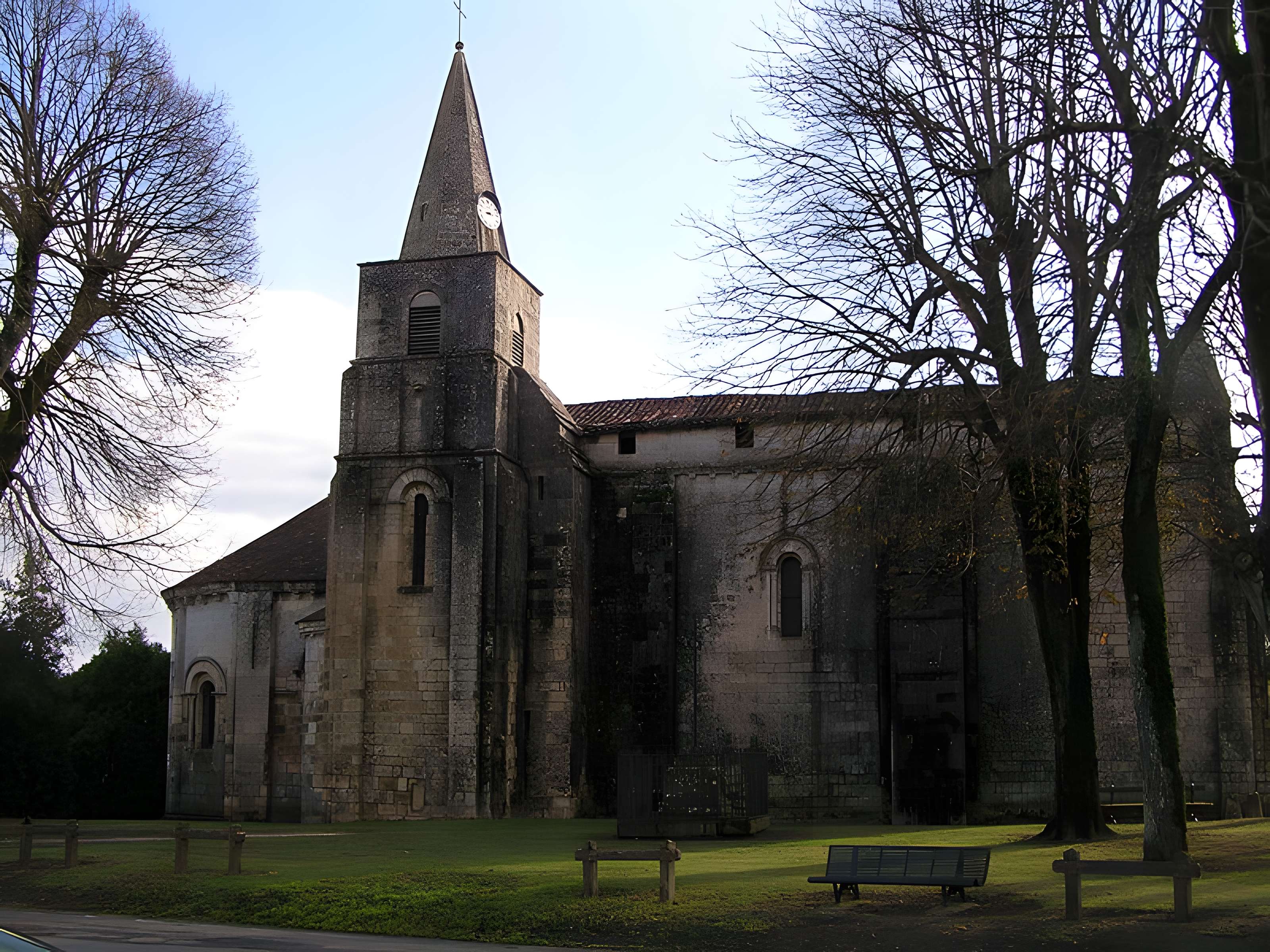 Église Saint-Vivien de Cherves-Richemont