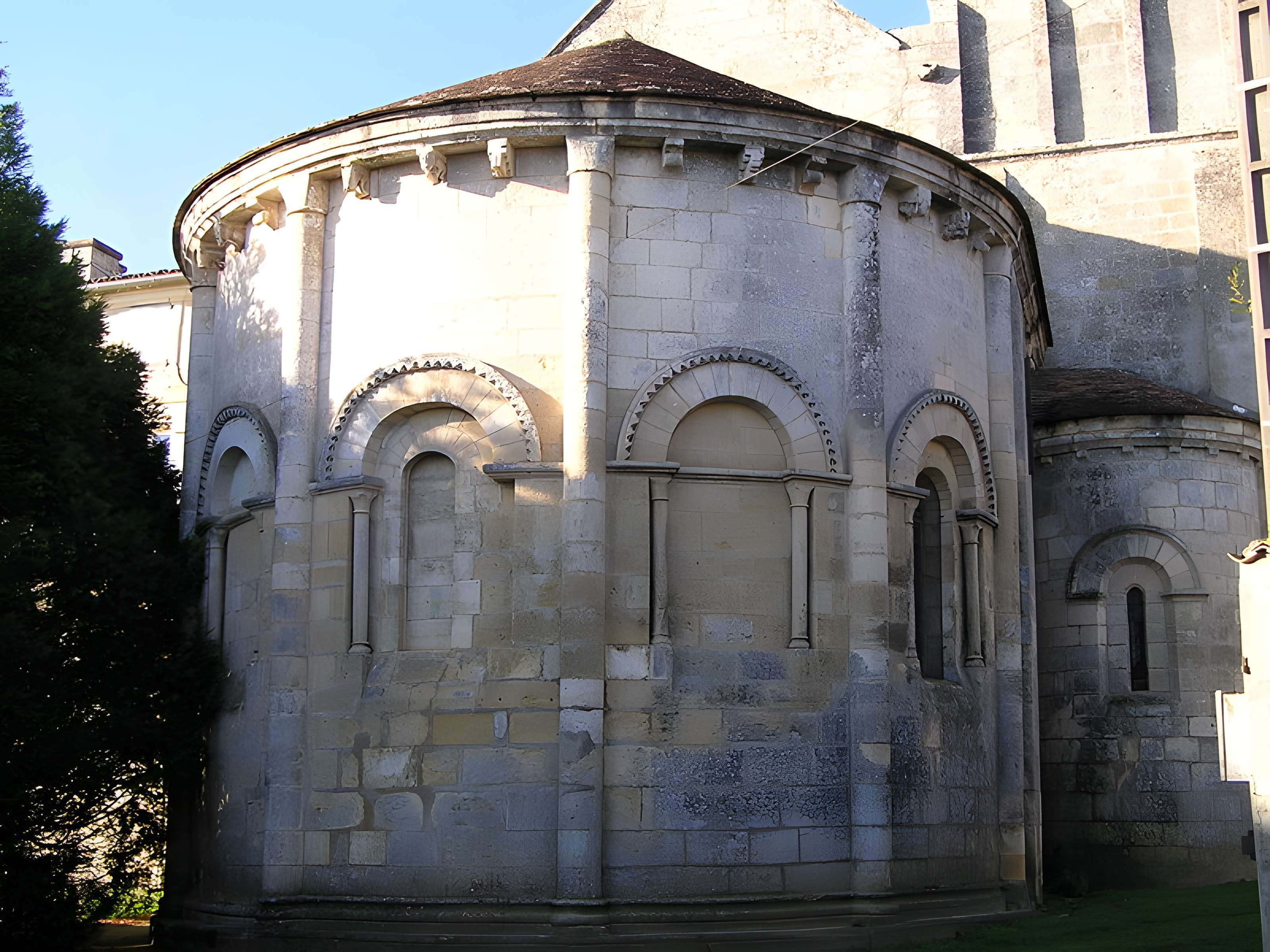 Église Saint-Vivien de Cherves-Richemont