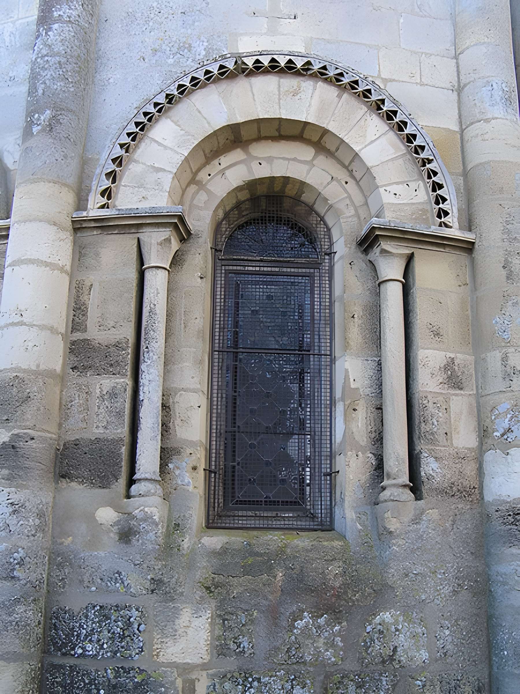 Église Saint-Vivien de Cherves-Richemont