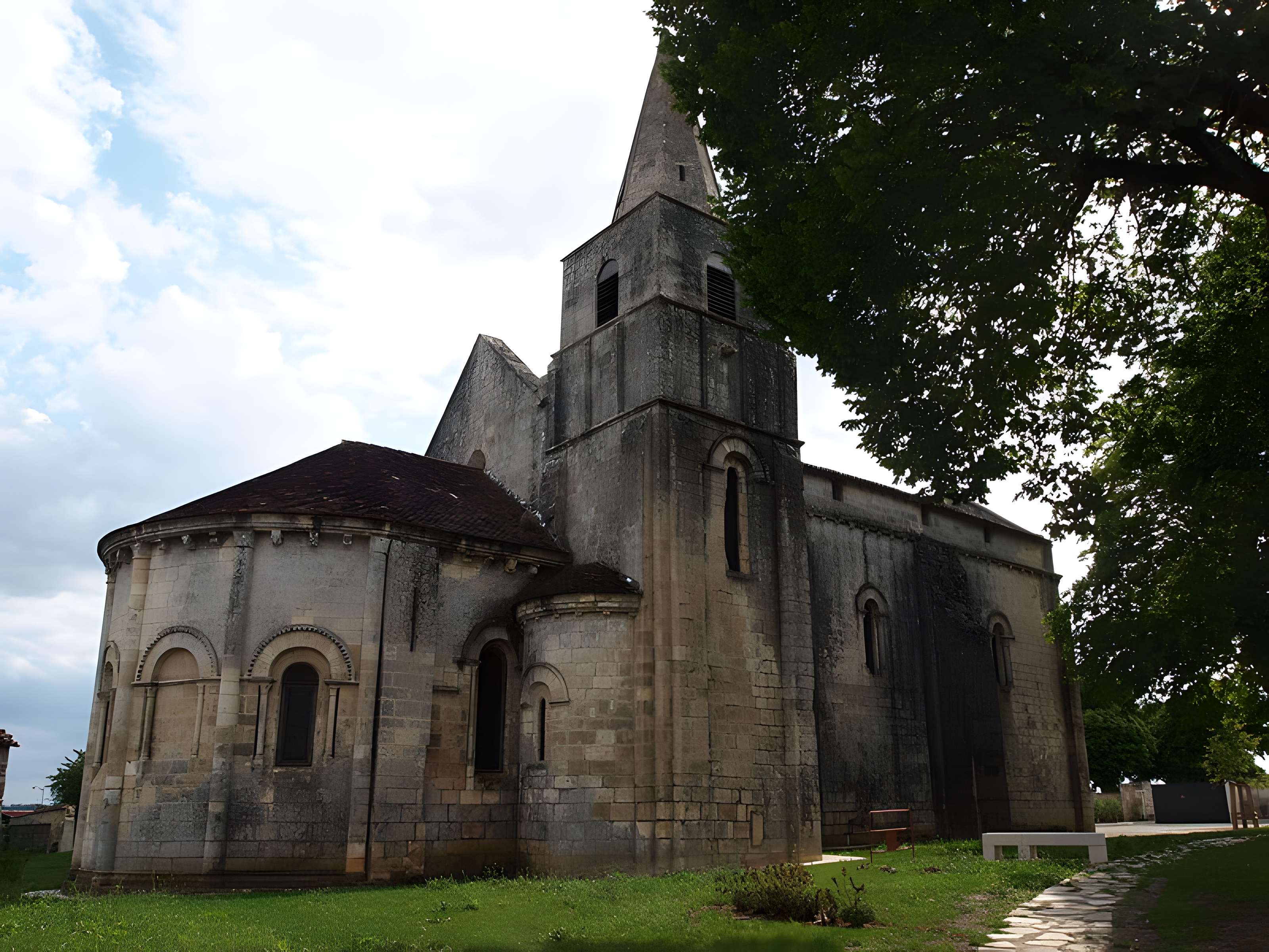 Église Saint-Vivien de Cherves-Richemont