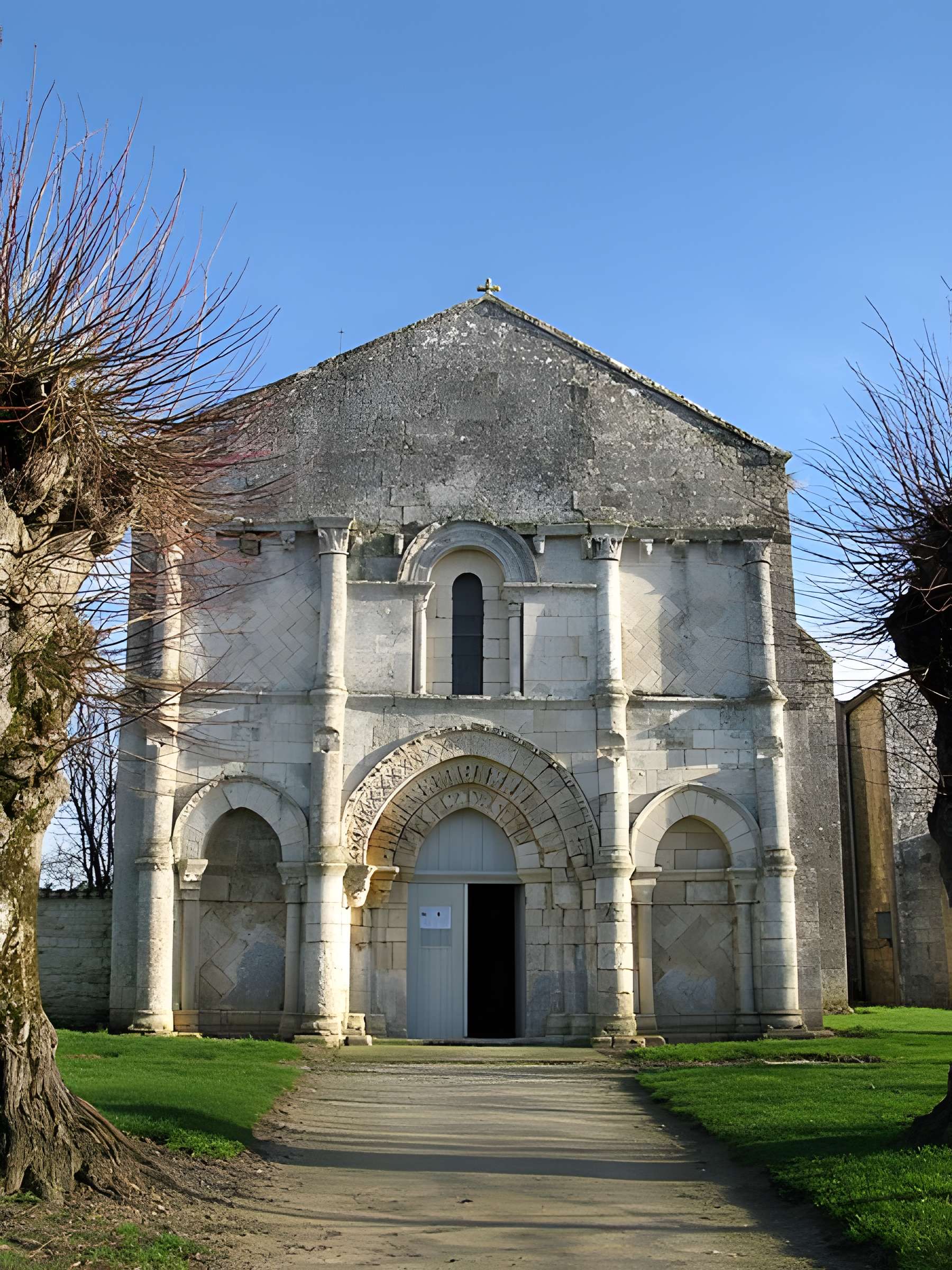 Église Saint-Vivien de La Vallée