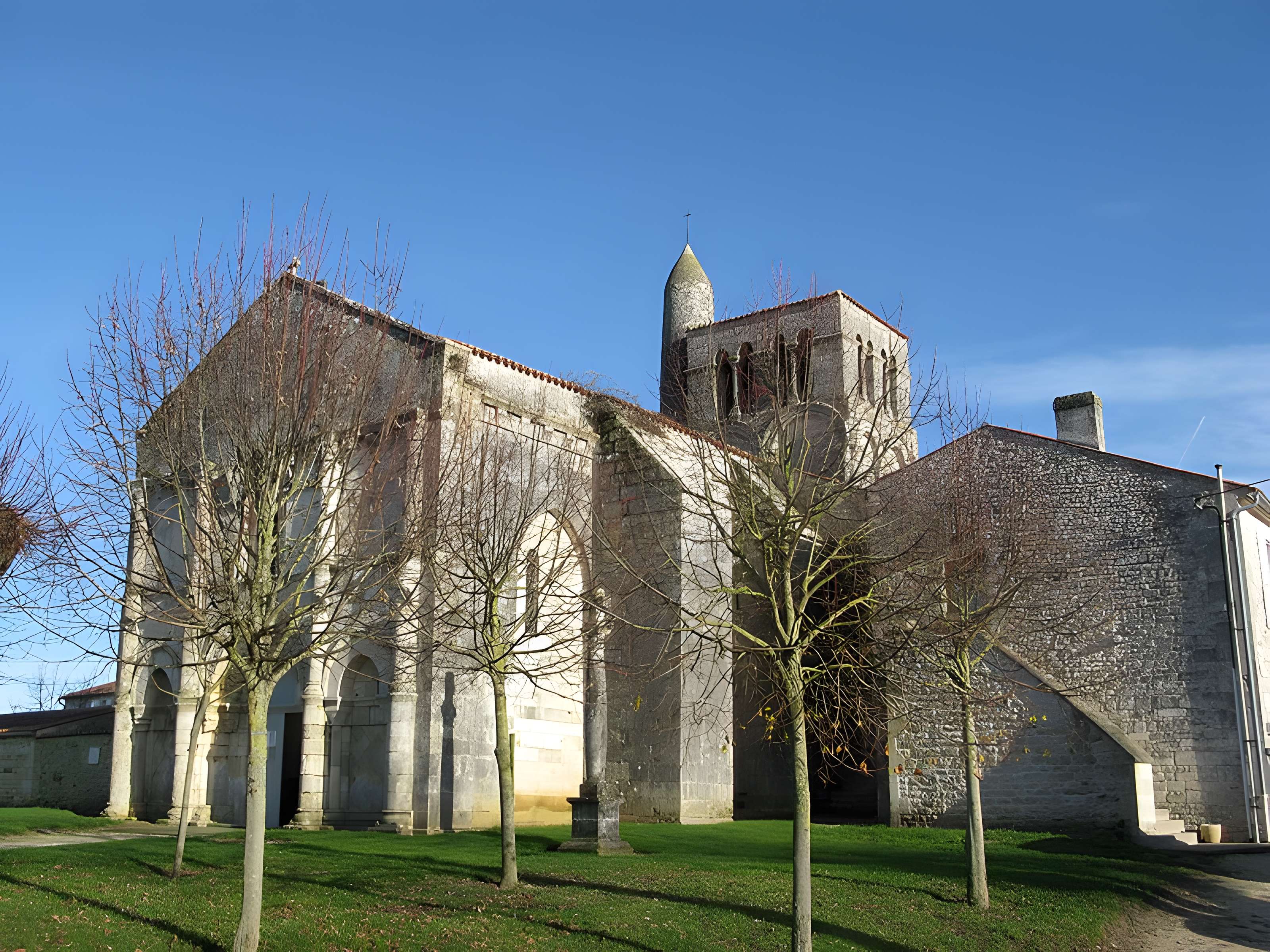 Église Saint-Vivien de La Vallée