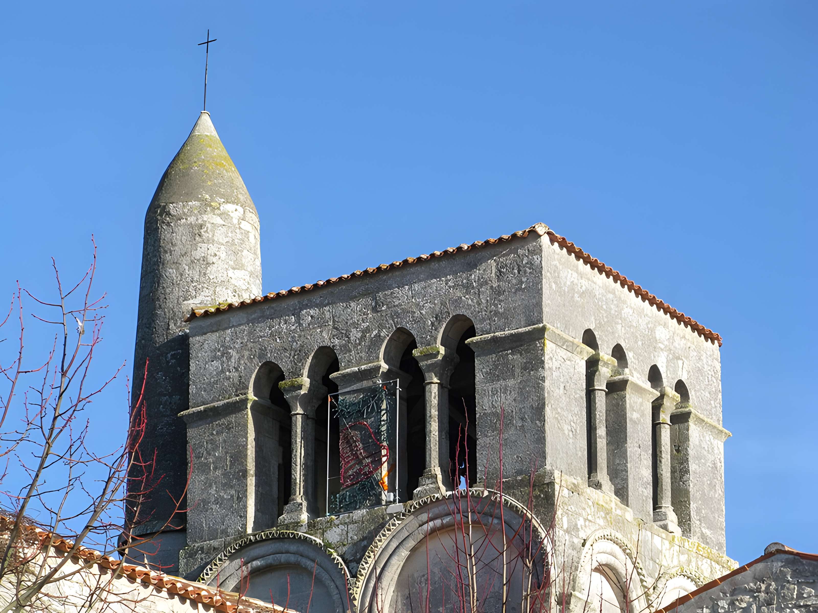 Église Saint-Vivien de La Vallée