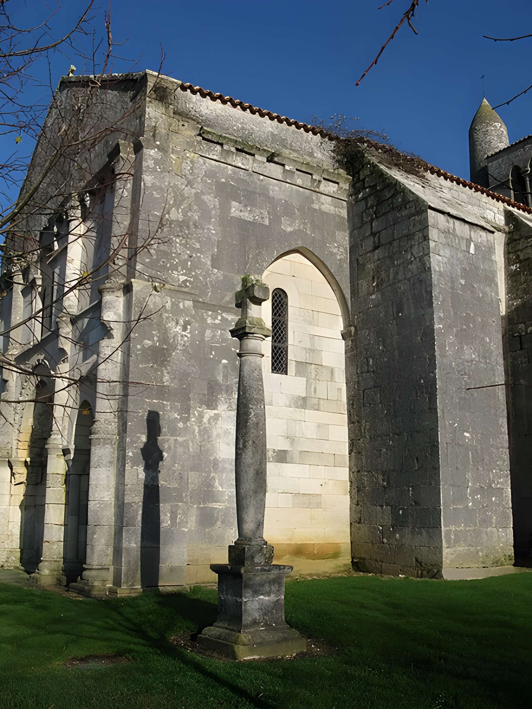 Église Saint-Vivien de La Vallée