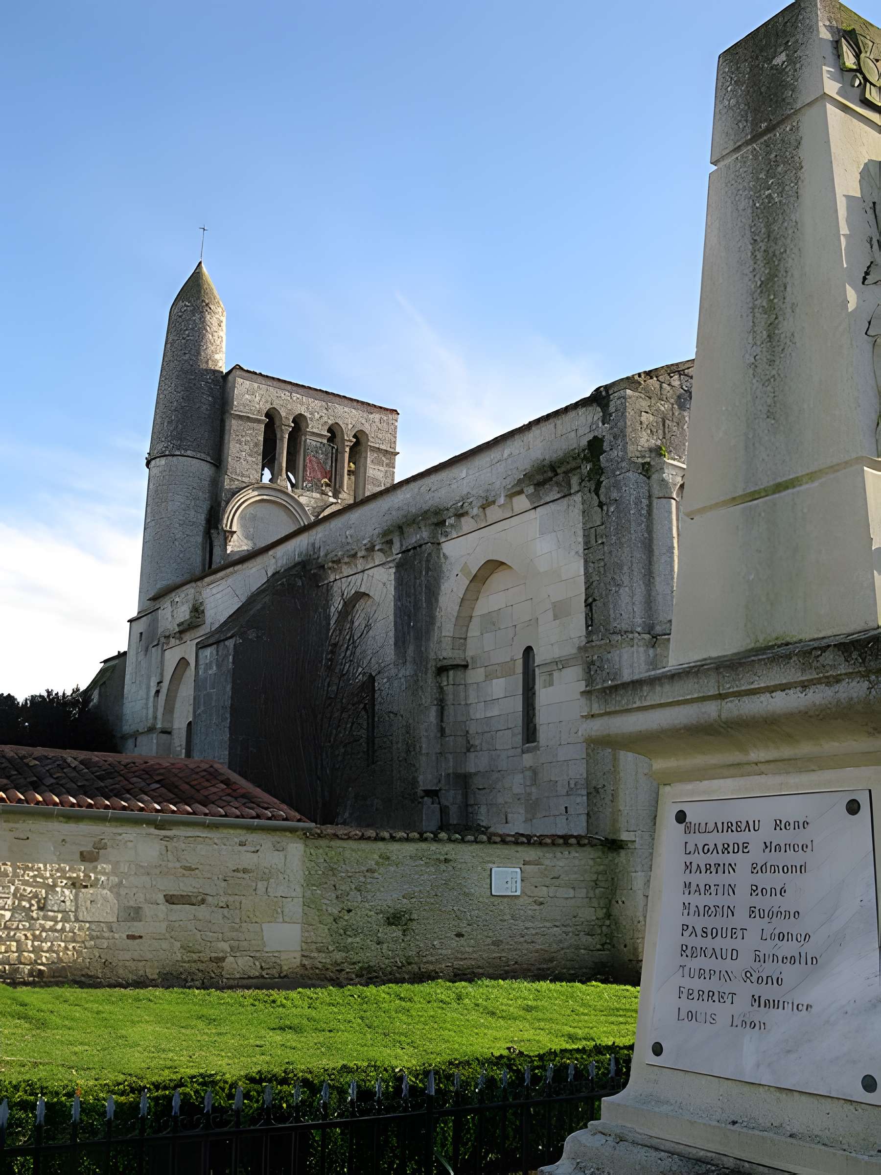 Église Saint-Vivien de La Vallée