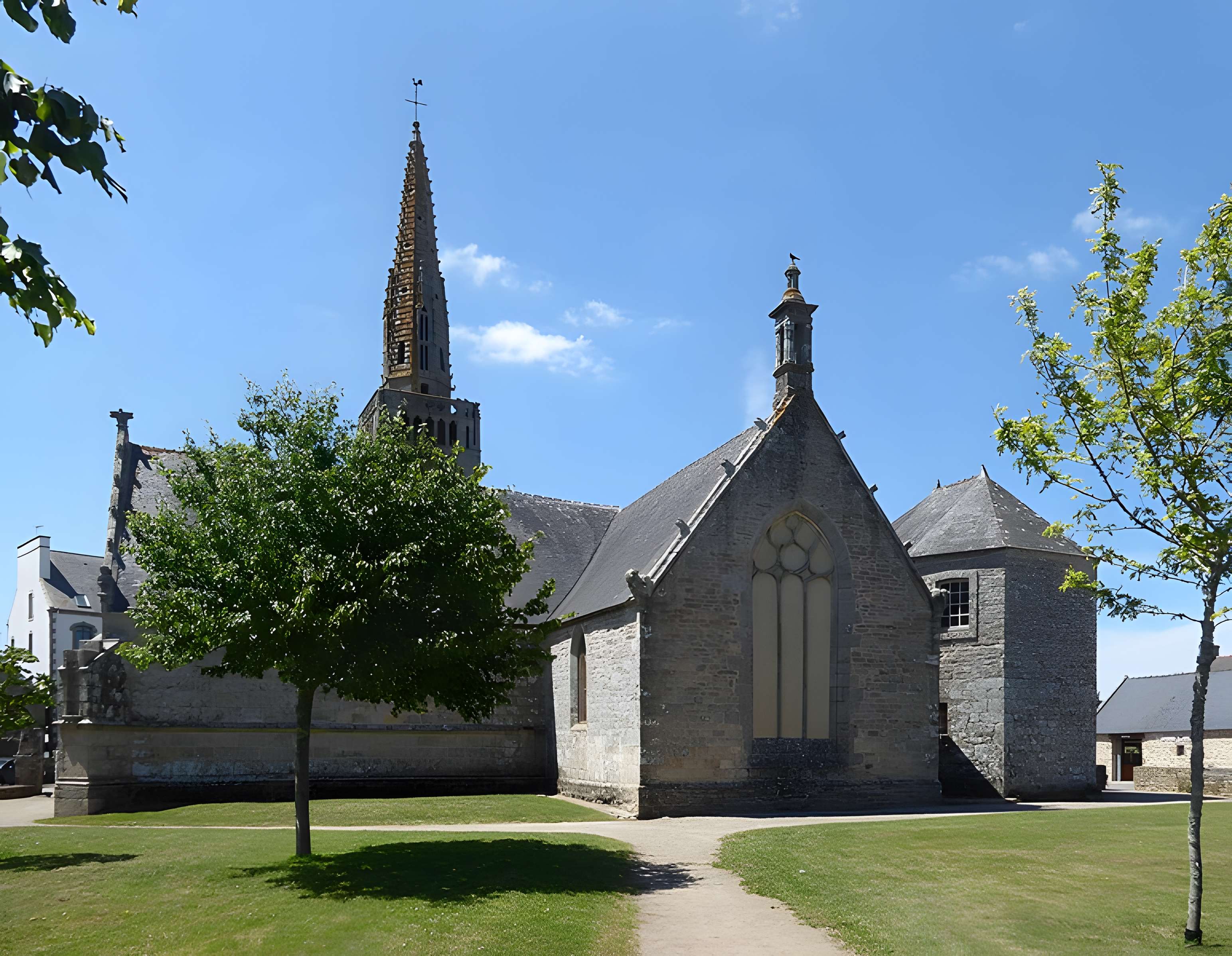 Église Saint-Winoc de Plouhinec