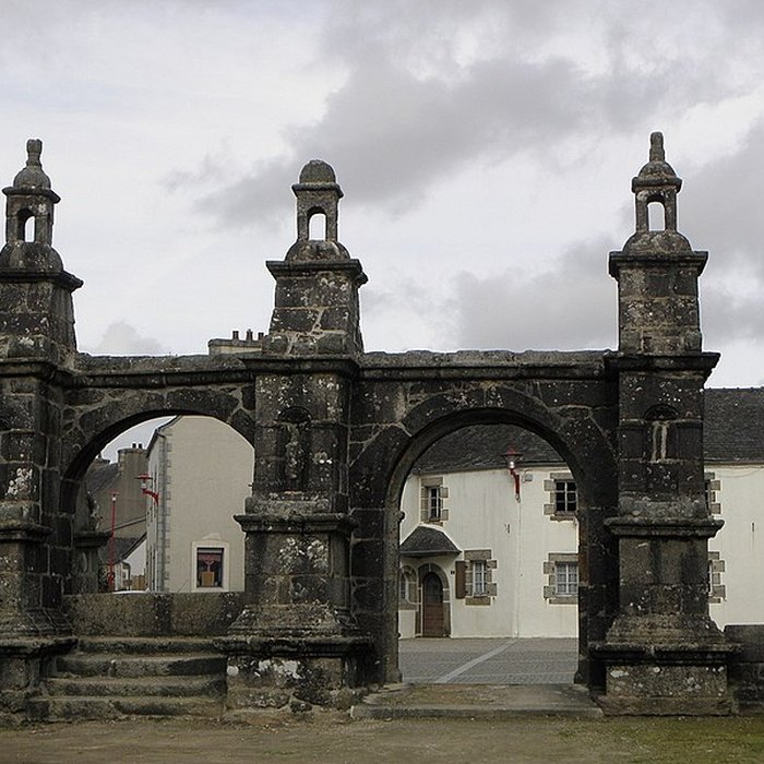 Photo de Église Saint-Yves de Plounéour-Ménez