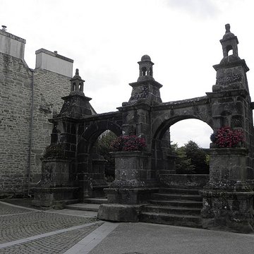 Église Saint-Yves de Plounéour-Ménez