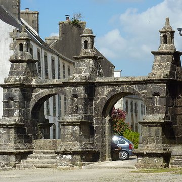 Église Saint-Yves de Plounéour-Ménez