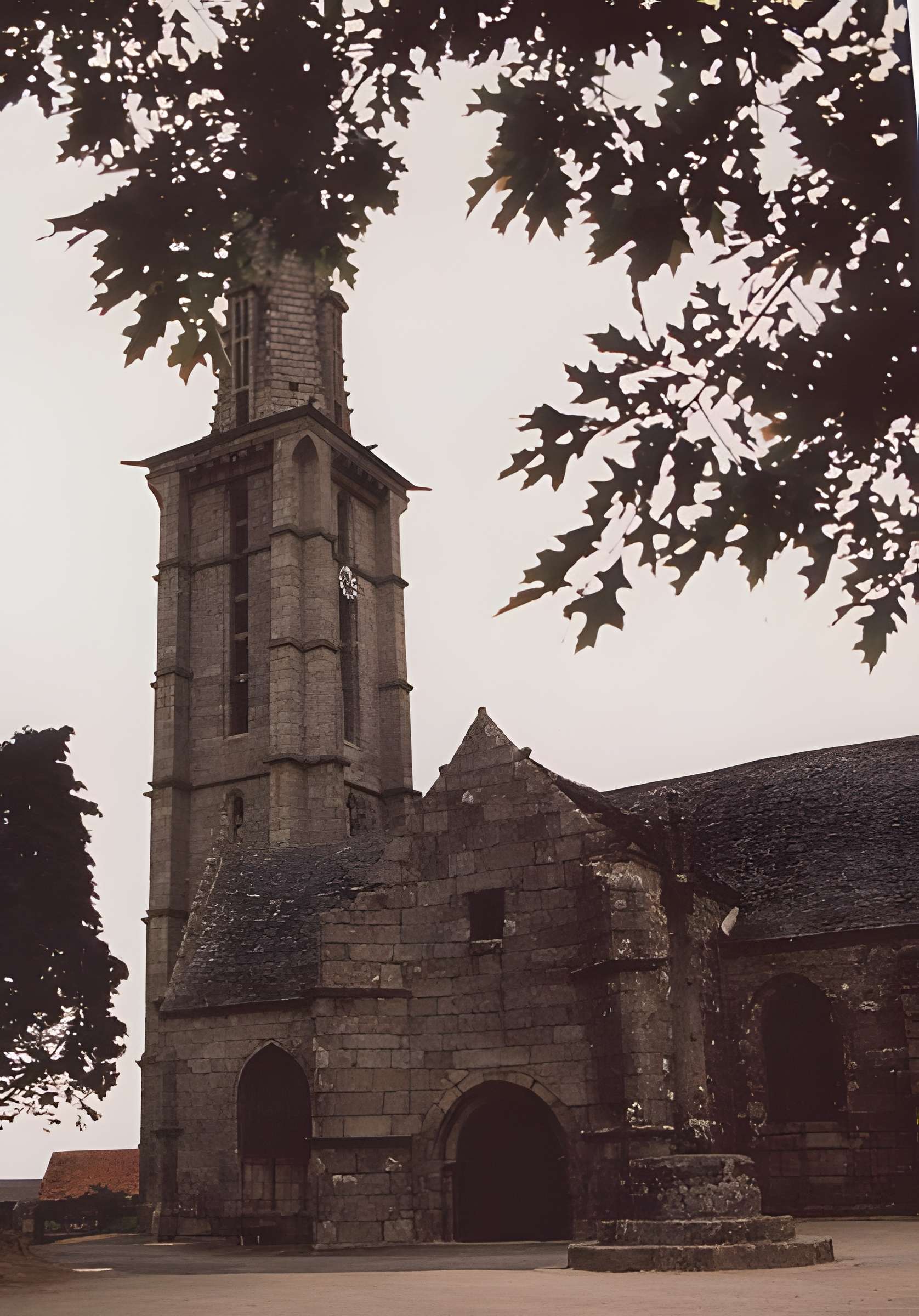 Église Saint-Yves de Plounéour-Ménez