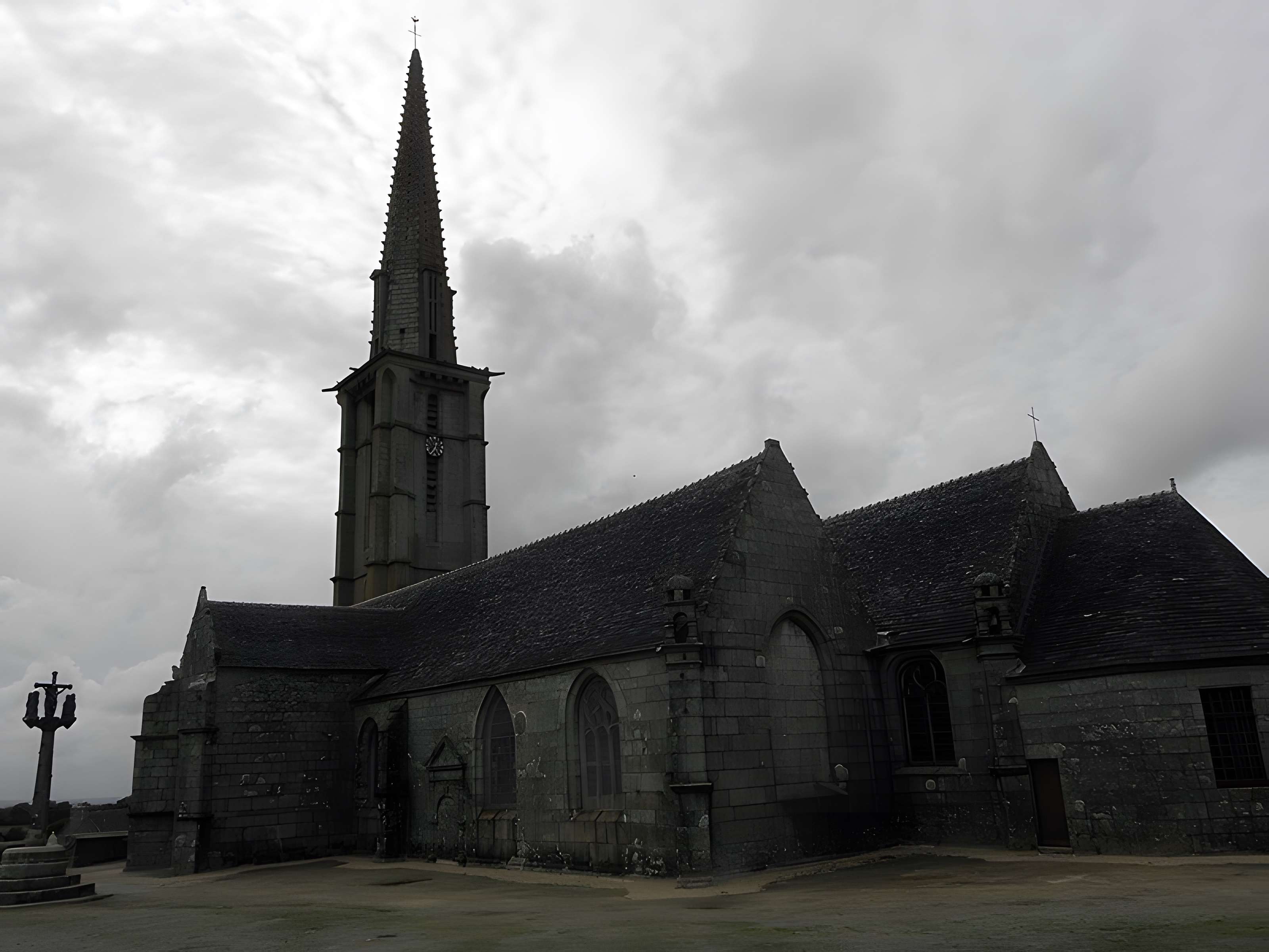 Église Saint-Yves de Plounéour-Ménez