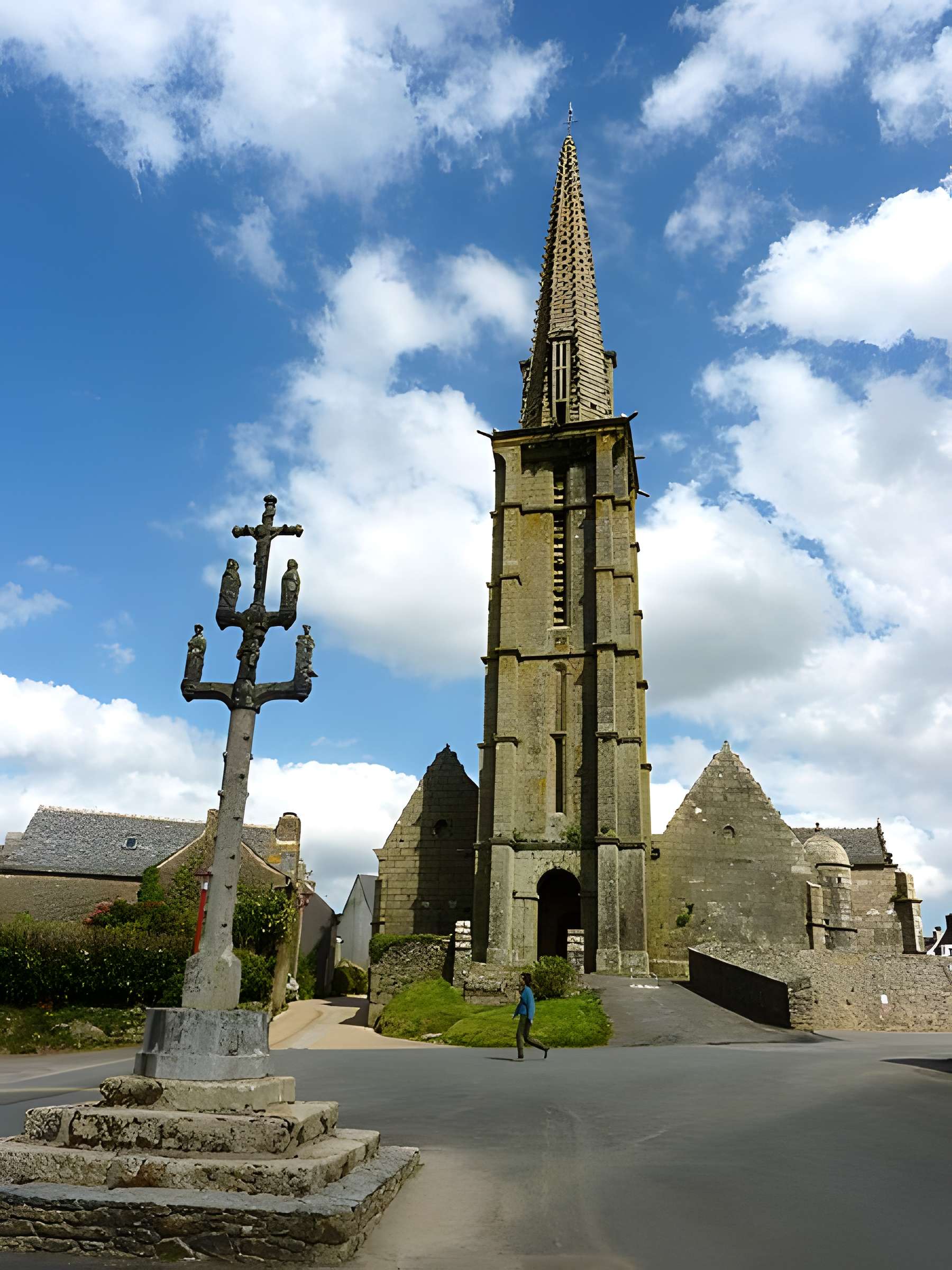 Église Saint-Yves de Plounéour-Ménez