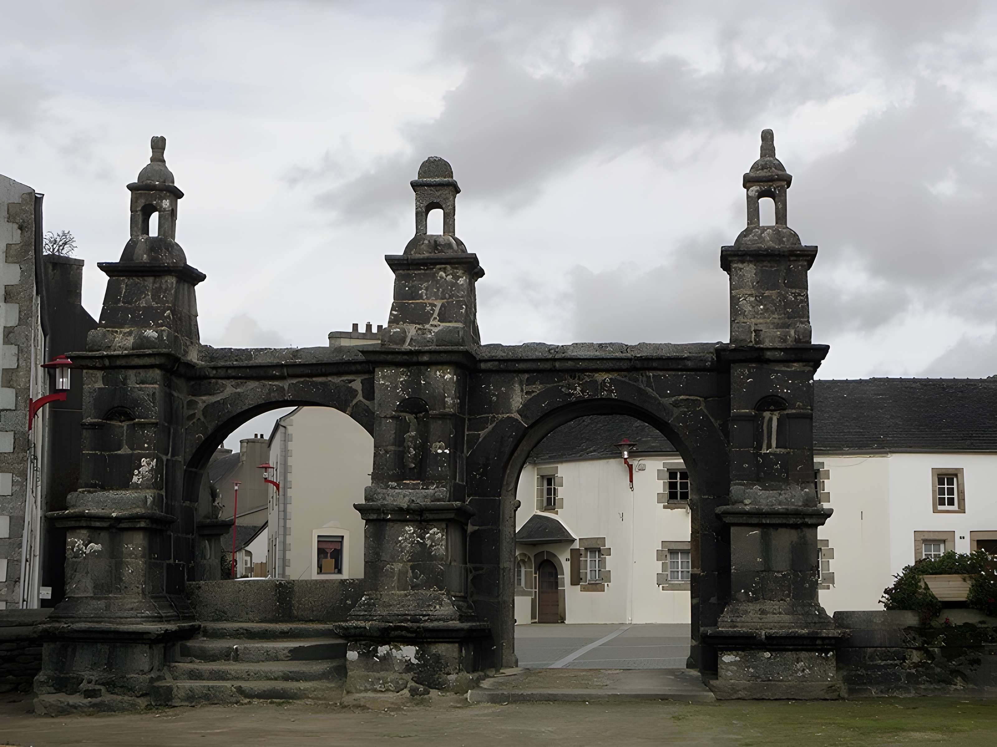 Église Saint-Yves de Plounéour-Ménez