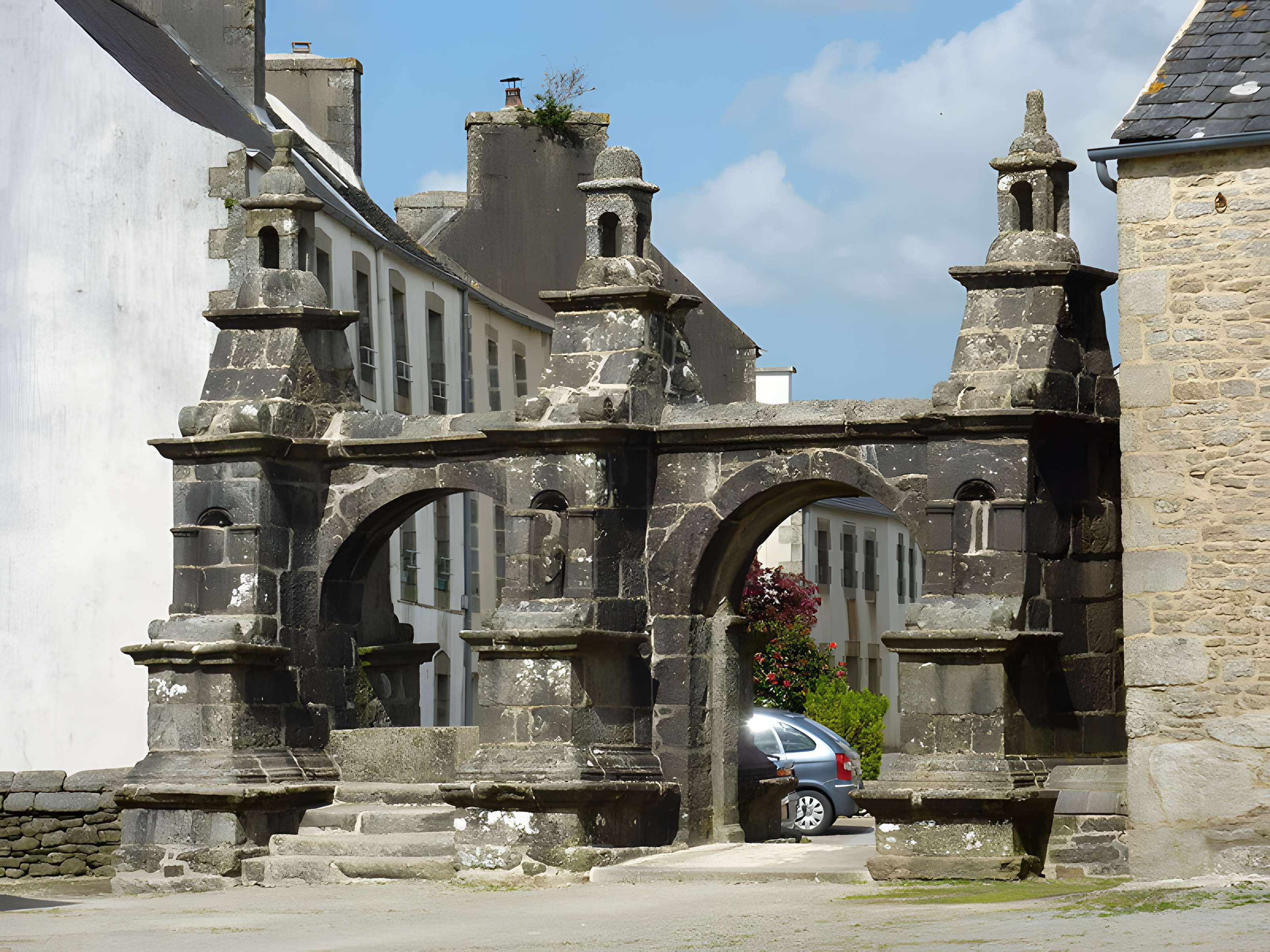 Église Saint-Yves de Plounéour-Ménez
