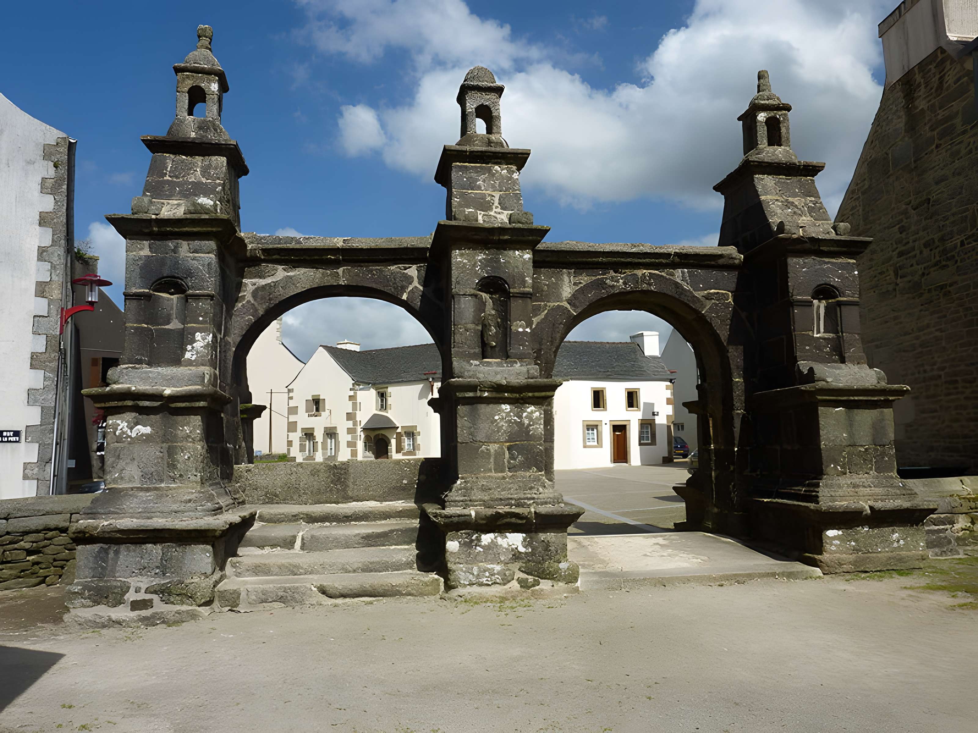 Église Saint-Yves de Plounéour-Ménez