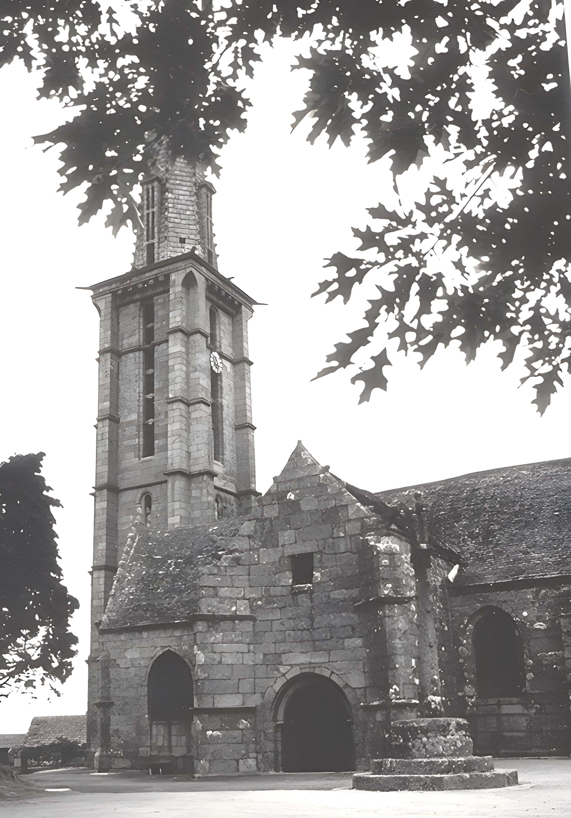 Église Saint-Yves de Plounéour-Ménez