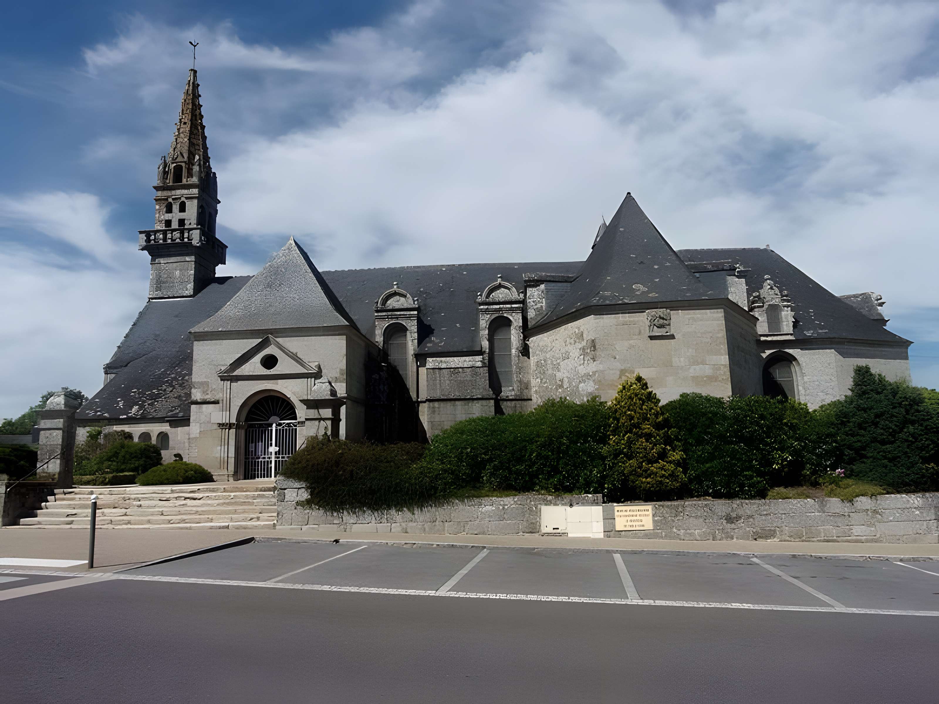 Église Saint-Yves de Plouray