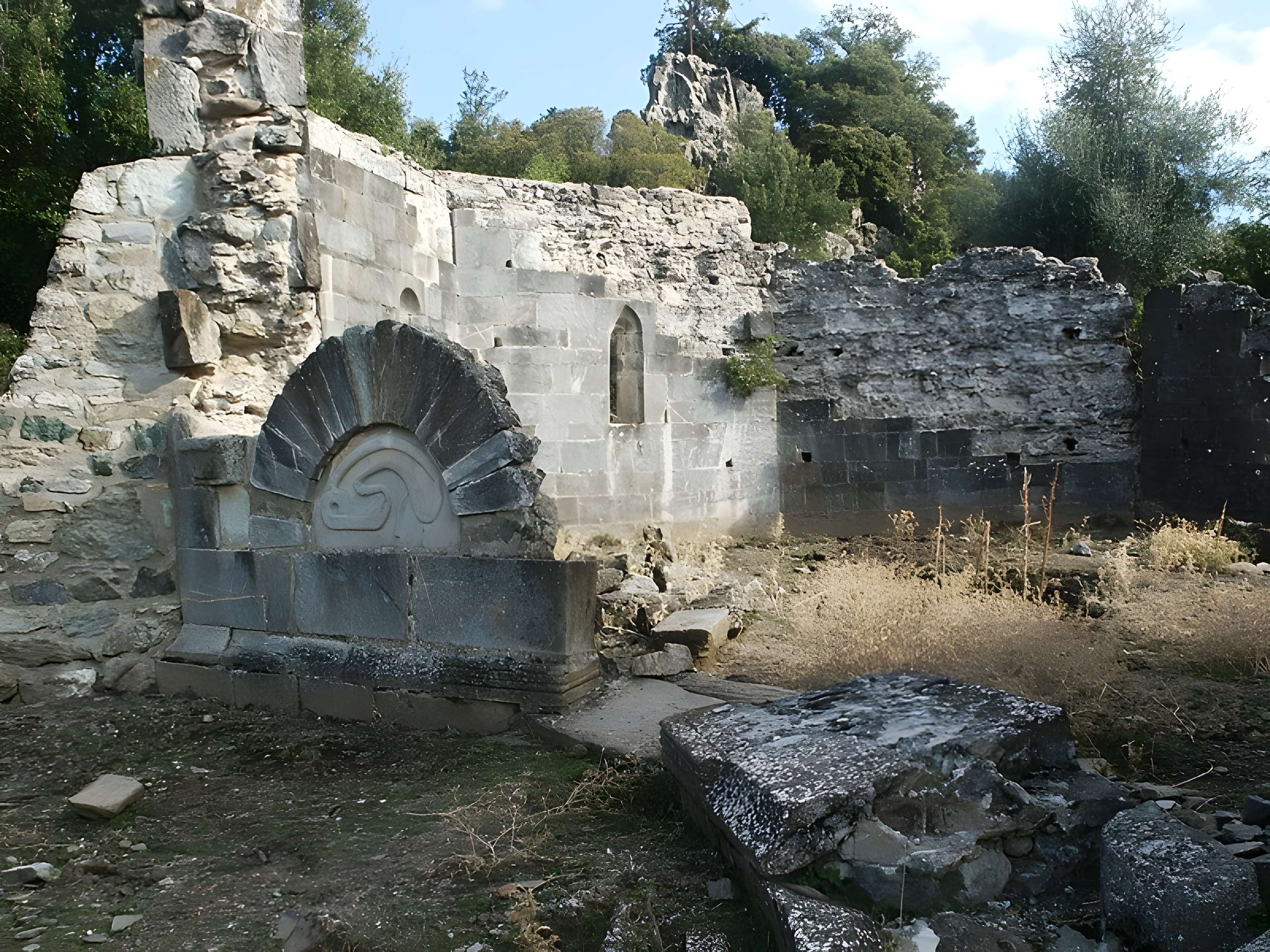 Site archéologique et substructions d'un sanctuaire primitif
