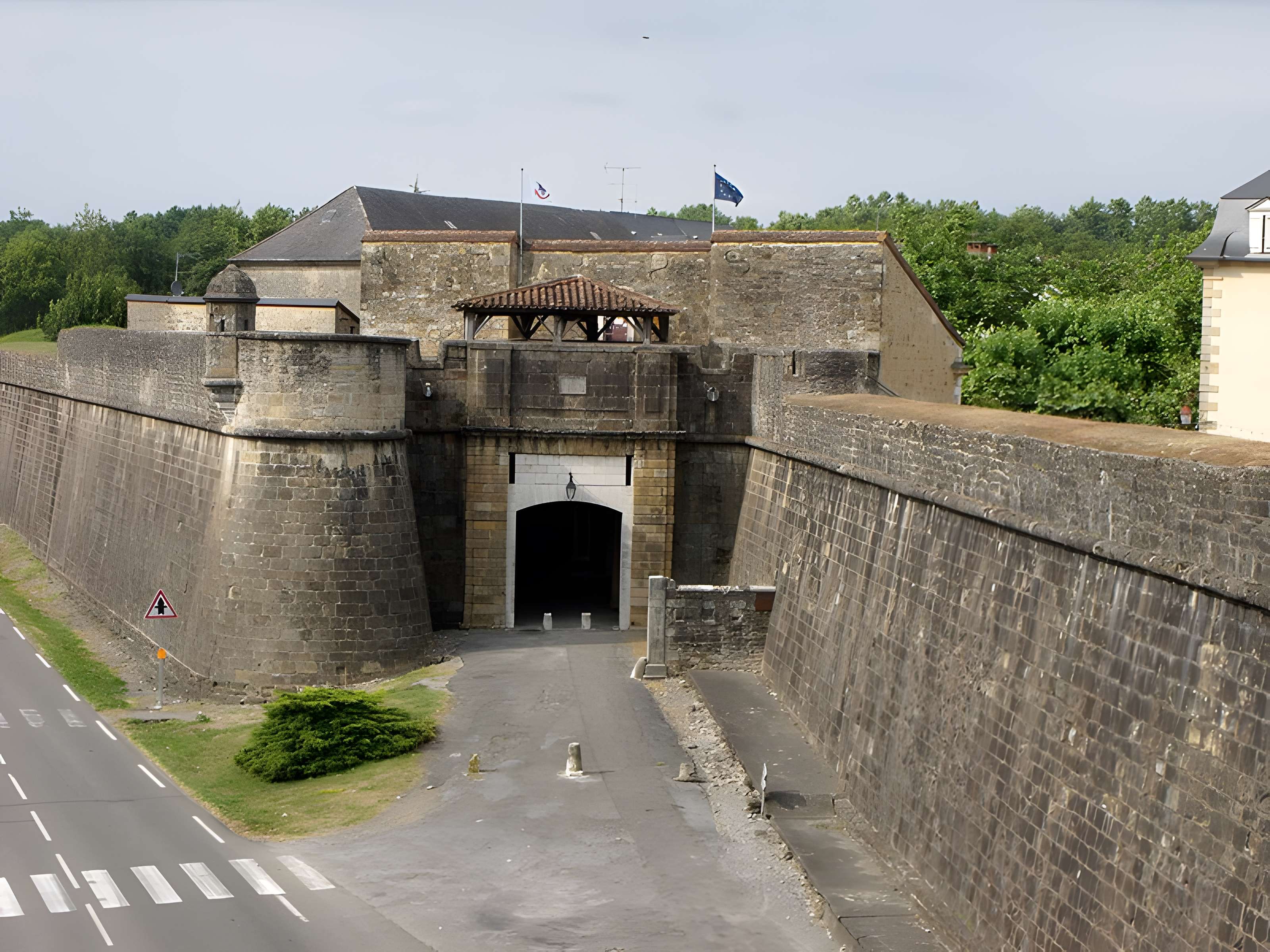Enceinte bastionnée de Navarrenx