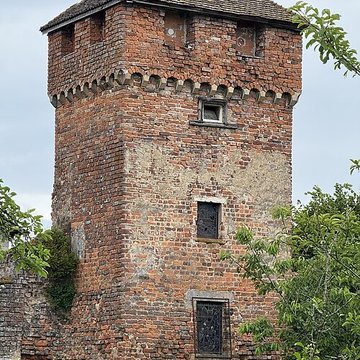 Enceinte de Bâgé-le-Châtel