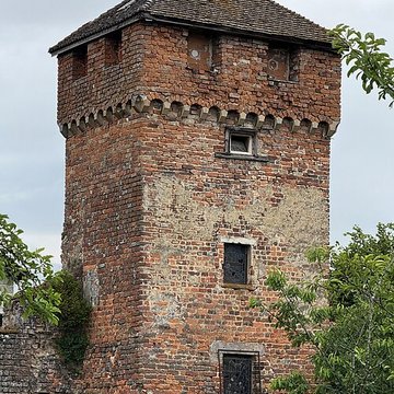 Enceinte de Bâgé-le-Châtel