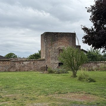 Enceinte de Bâgé-le-Châtel