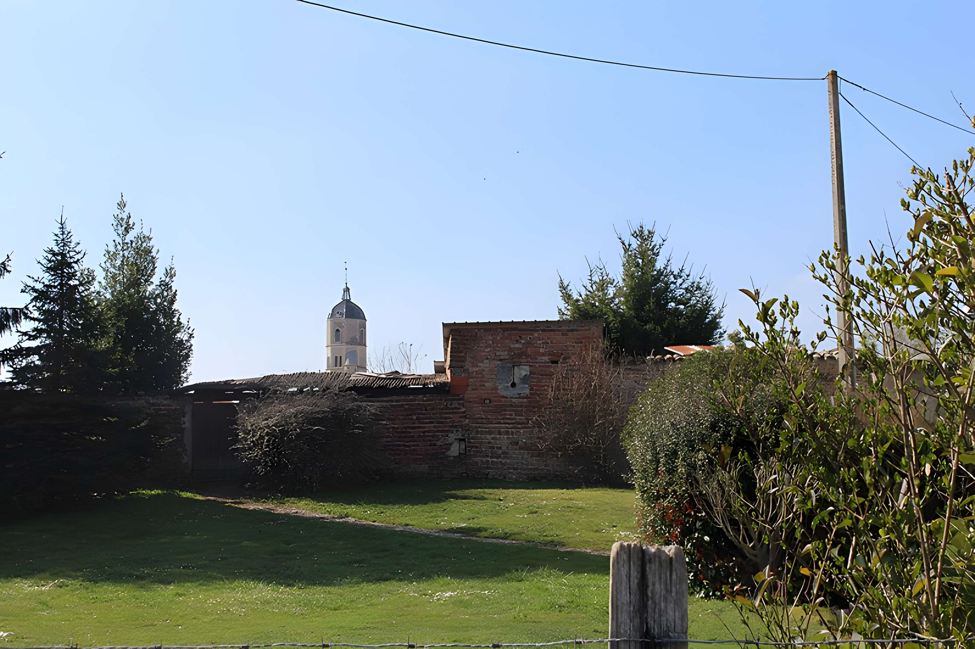 Enceinte de Bâgé-le-Châtel