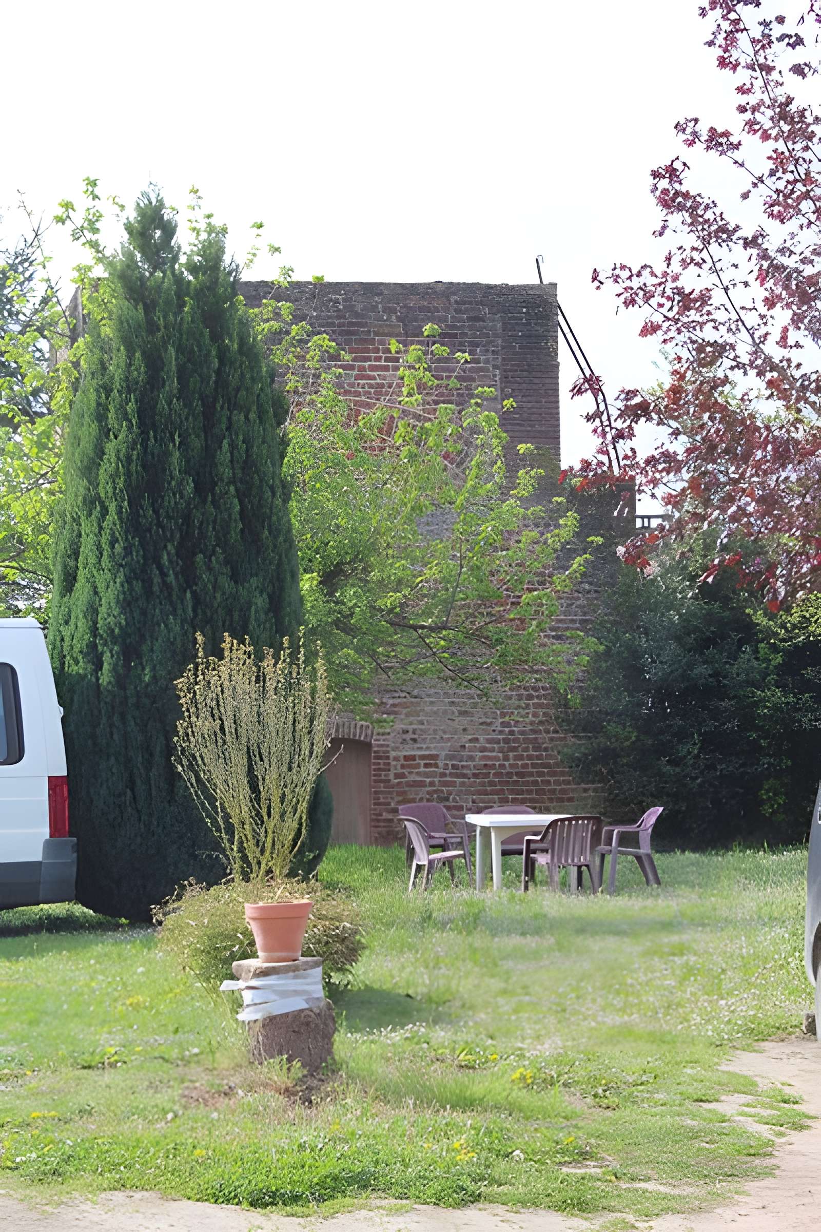 Enceinte de Bâgé-le-Châtel