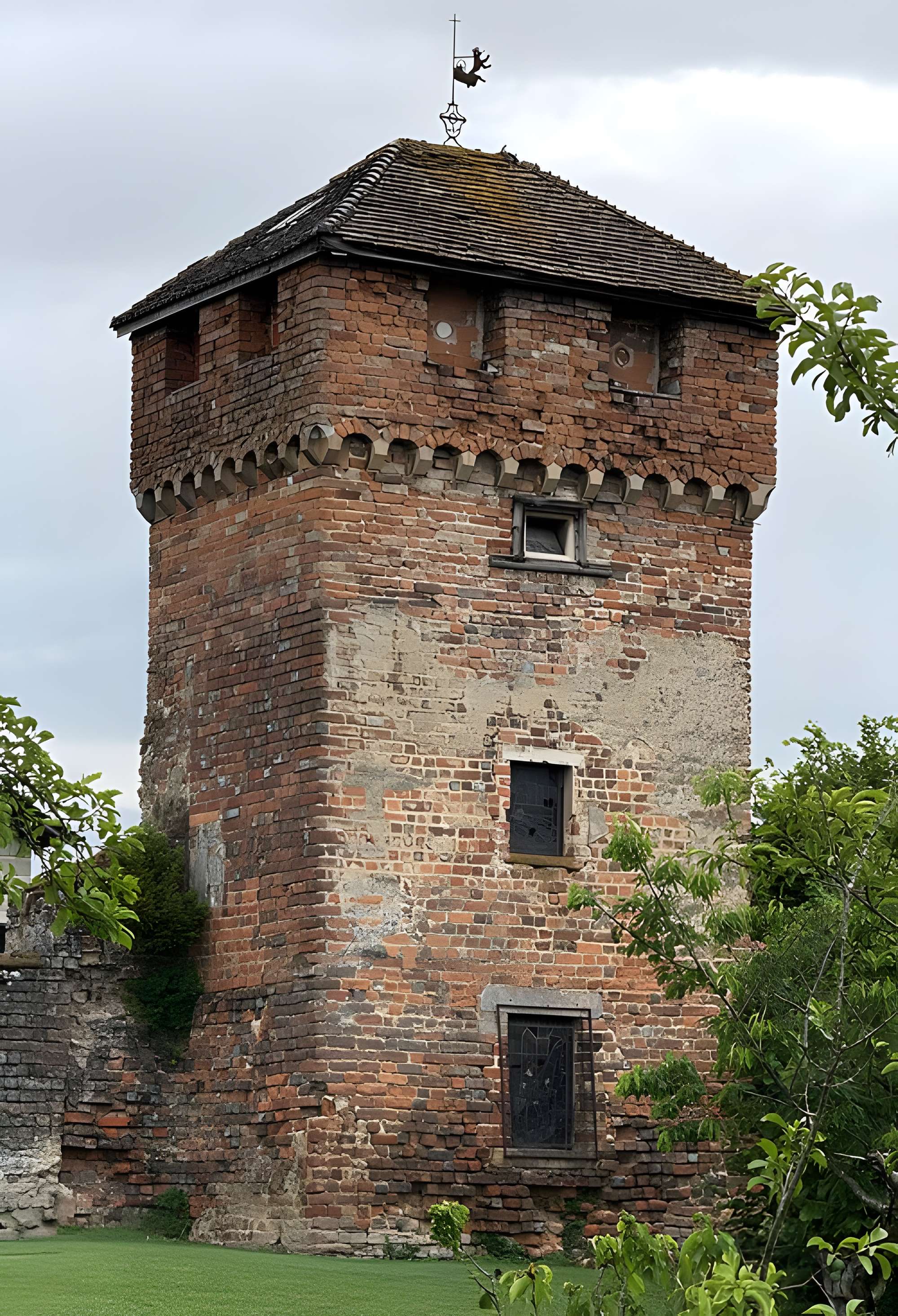 Enceinte de Bâgé-le-Châtel