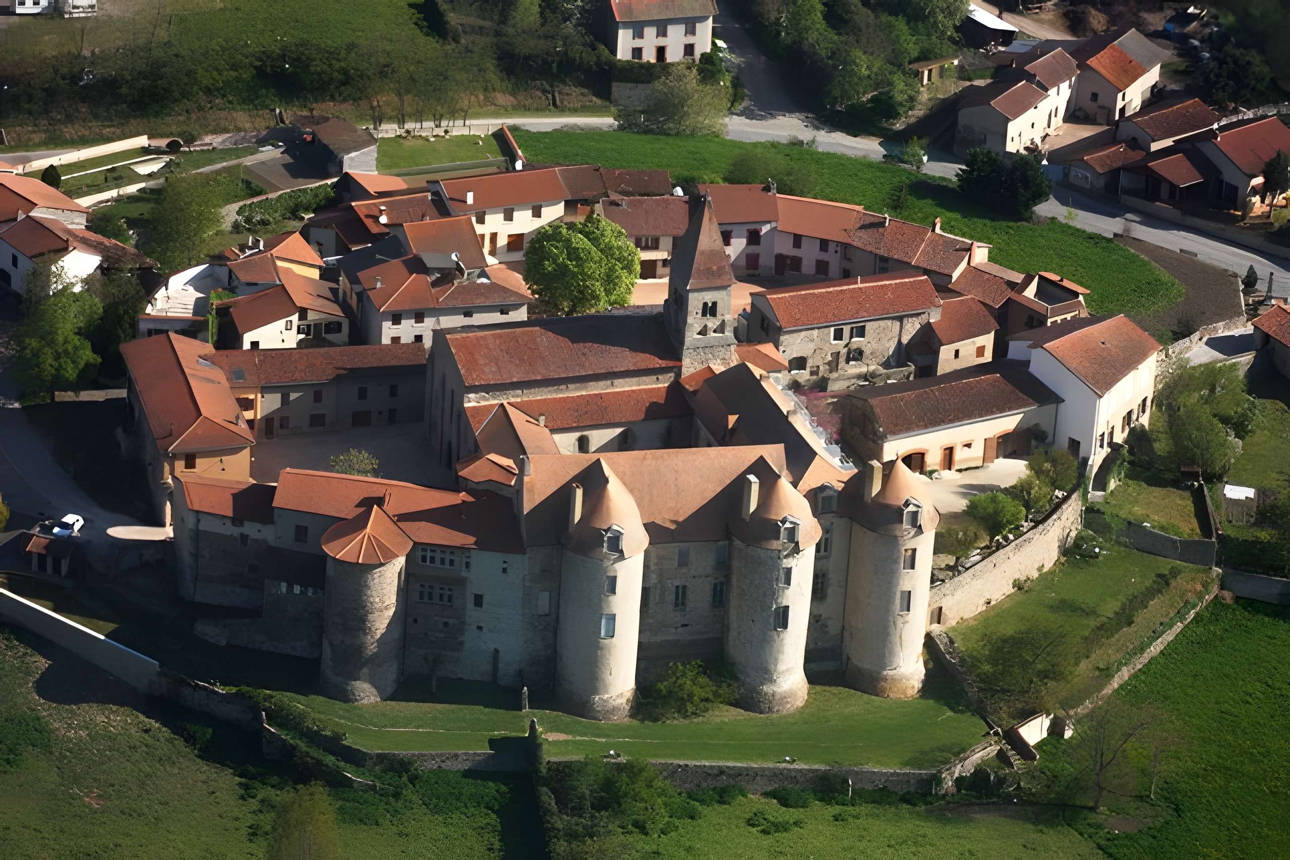 enceinte de pommiers vue aerienne