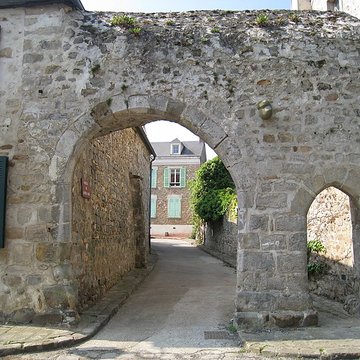 Enceinte de Saint-Sulpice-de-Favières