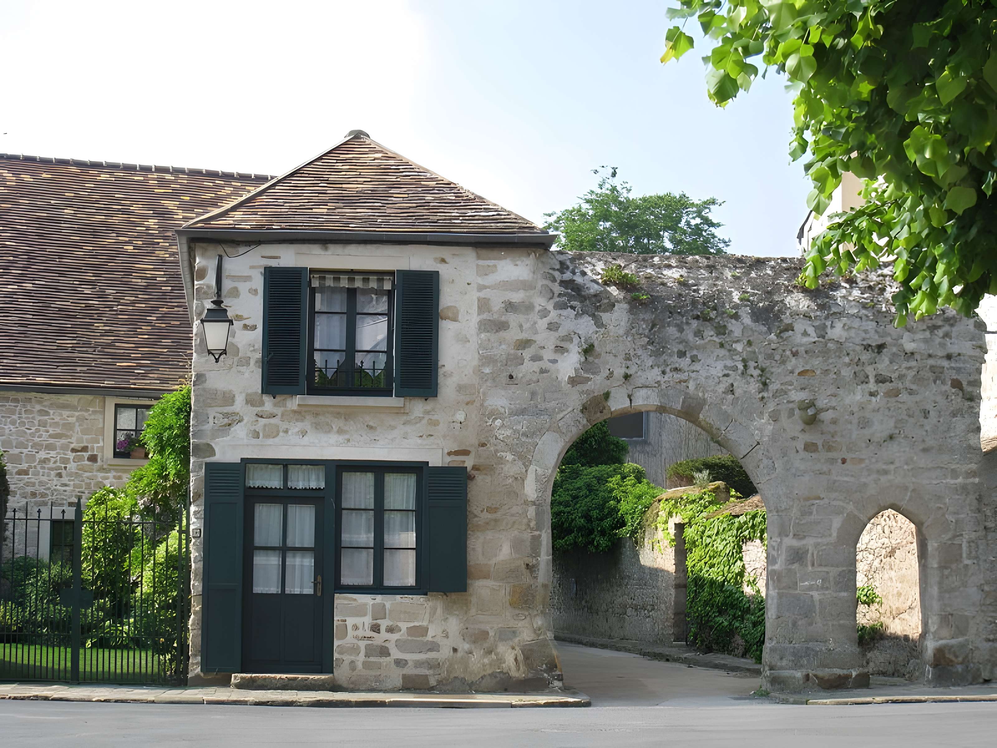 Enceinte de Saint-Sulpice-de-Favières 