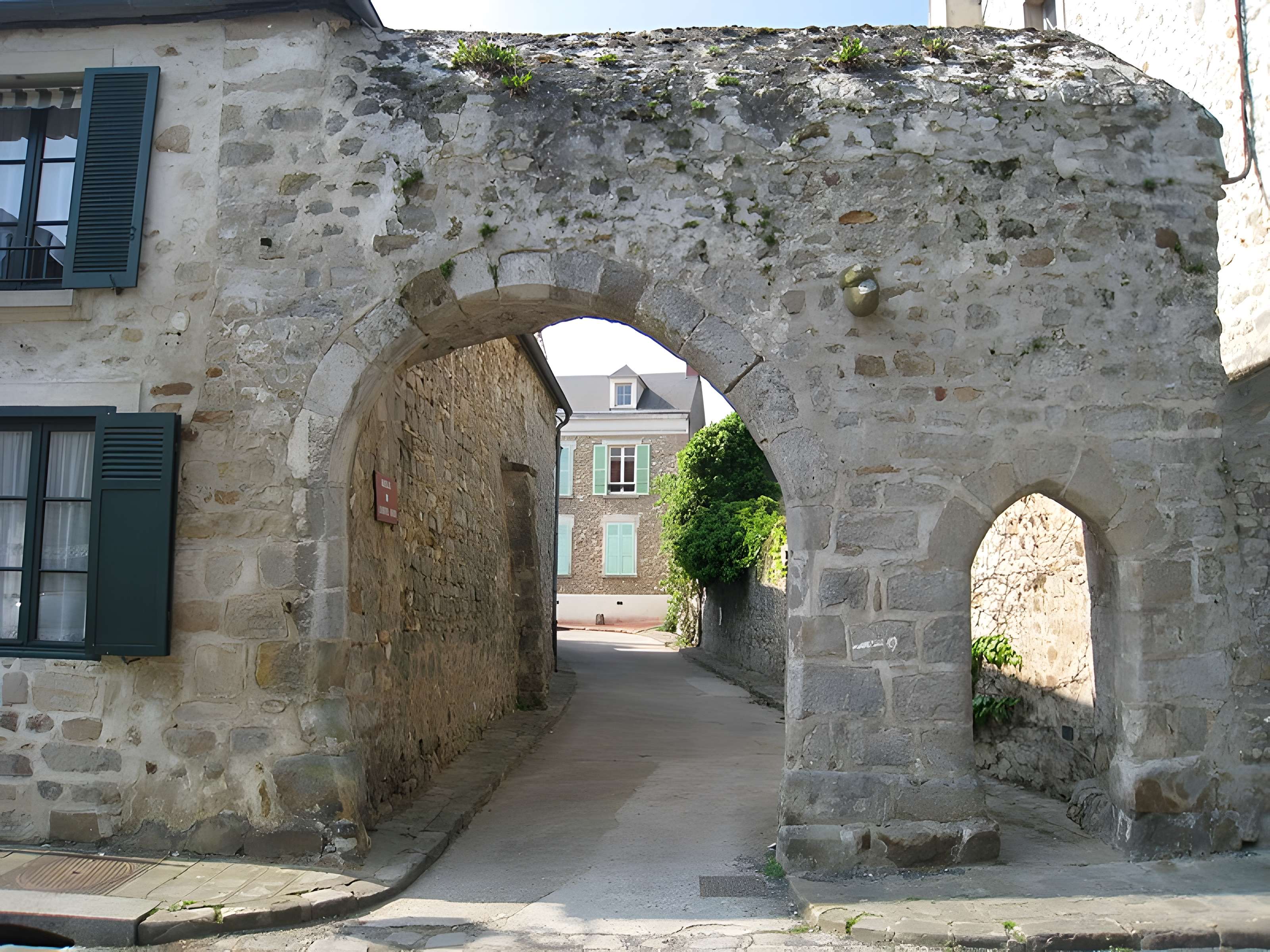 Enceinte de Saint-Sulpice-de-Favières