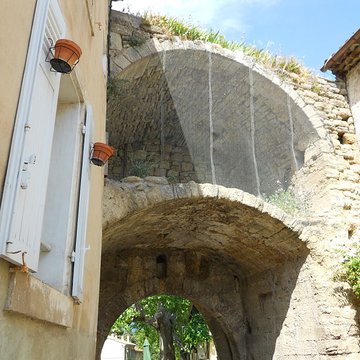 Enceinte médiévale de Cucuron