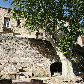 Enceinte médiévale de Cucuron