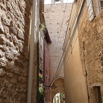 Enceinte médiévale de Cucuron