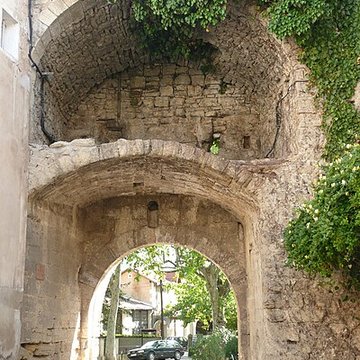 Enceinte médiévale de Cucuron