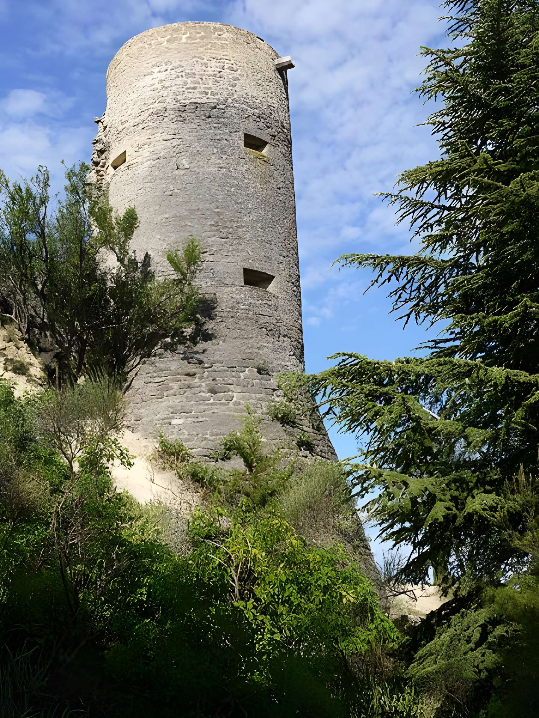 Enceinte médiévale de Cucuron