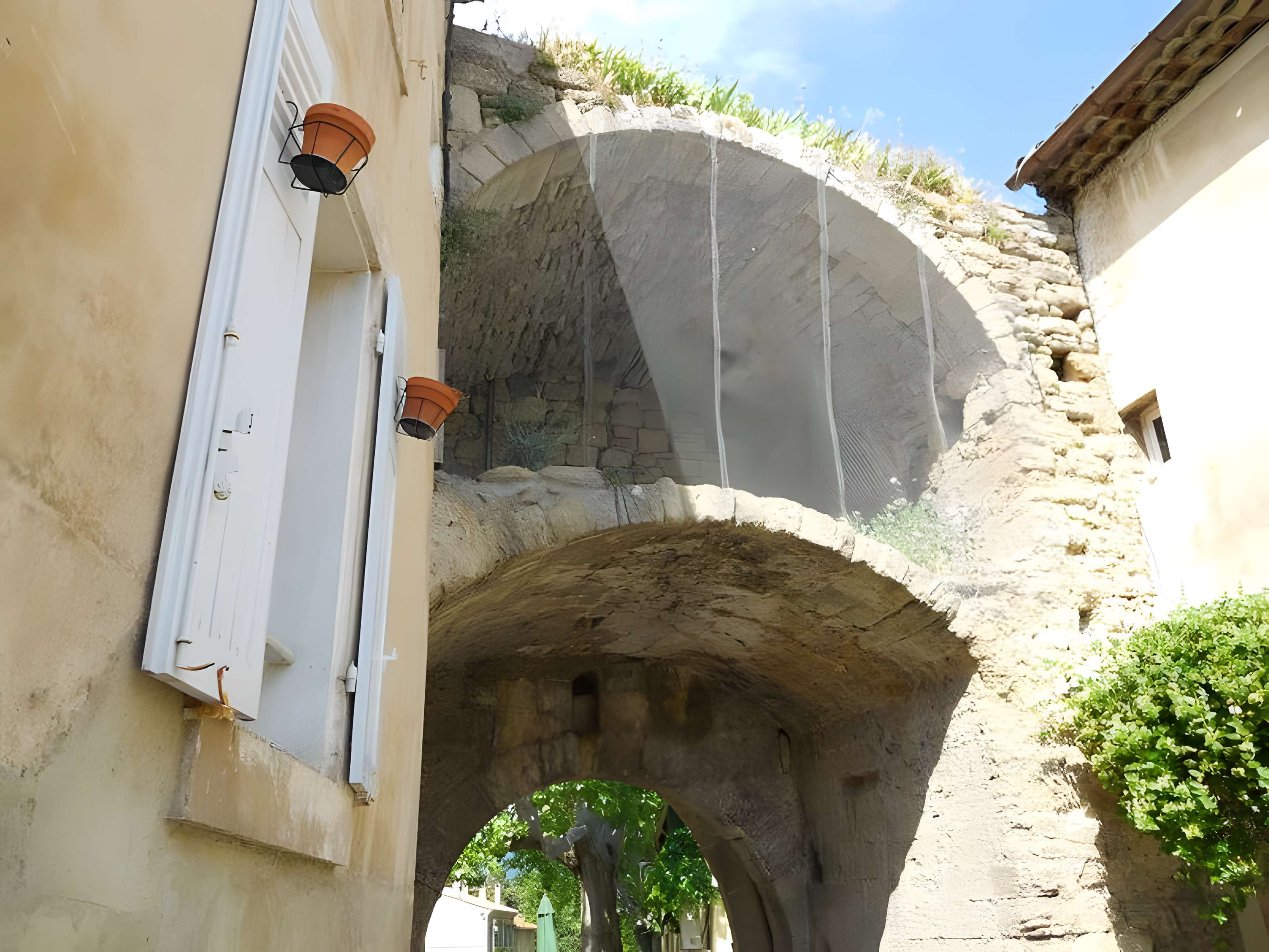 Enceinte médiévale de Cucuron