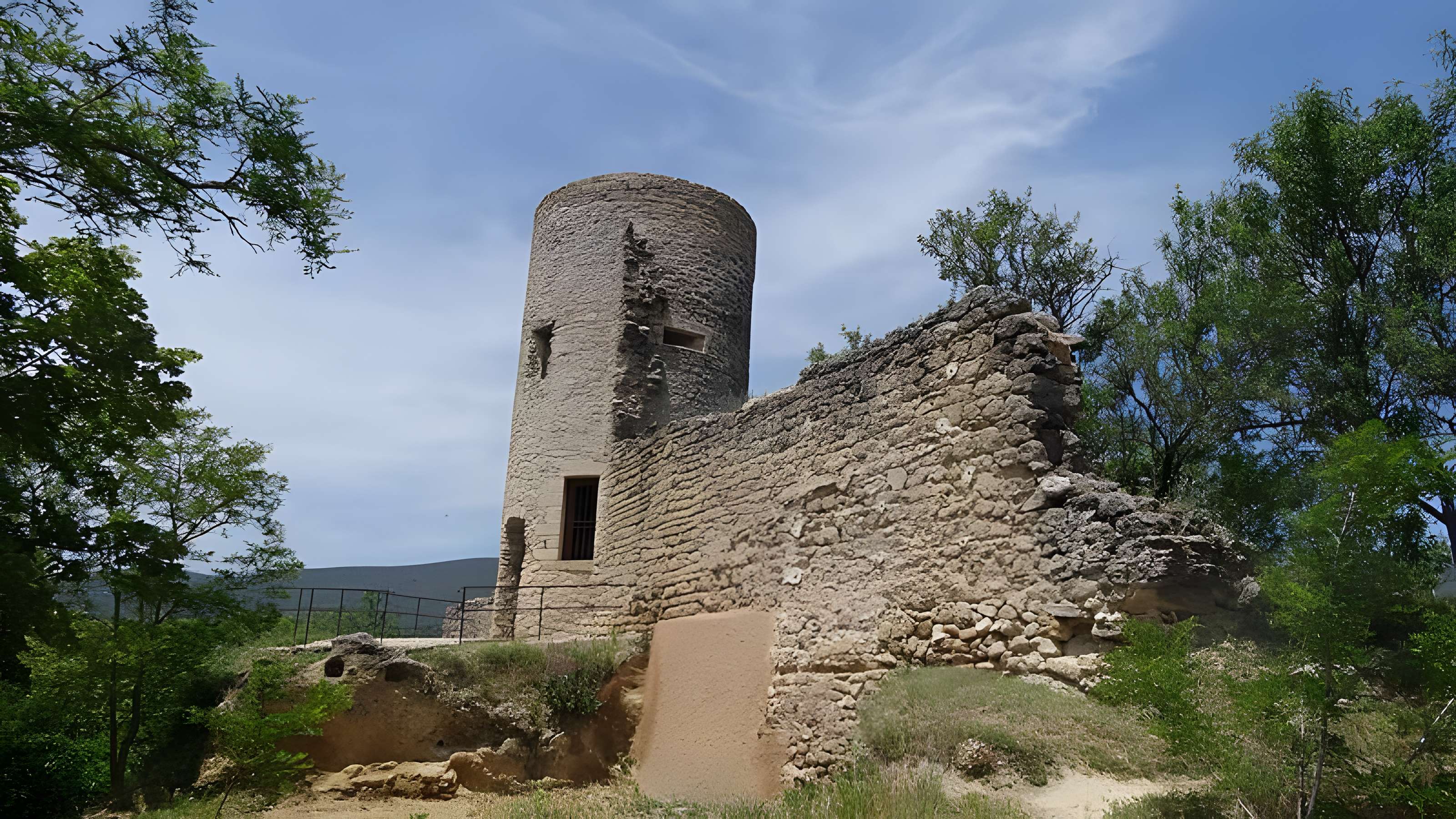 Enceinte médiévale de Cucuron