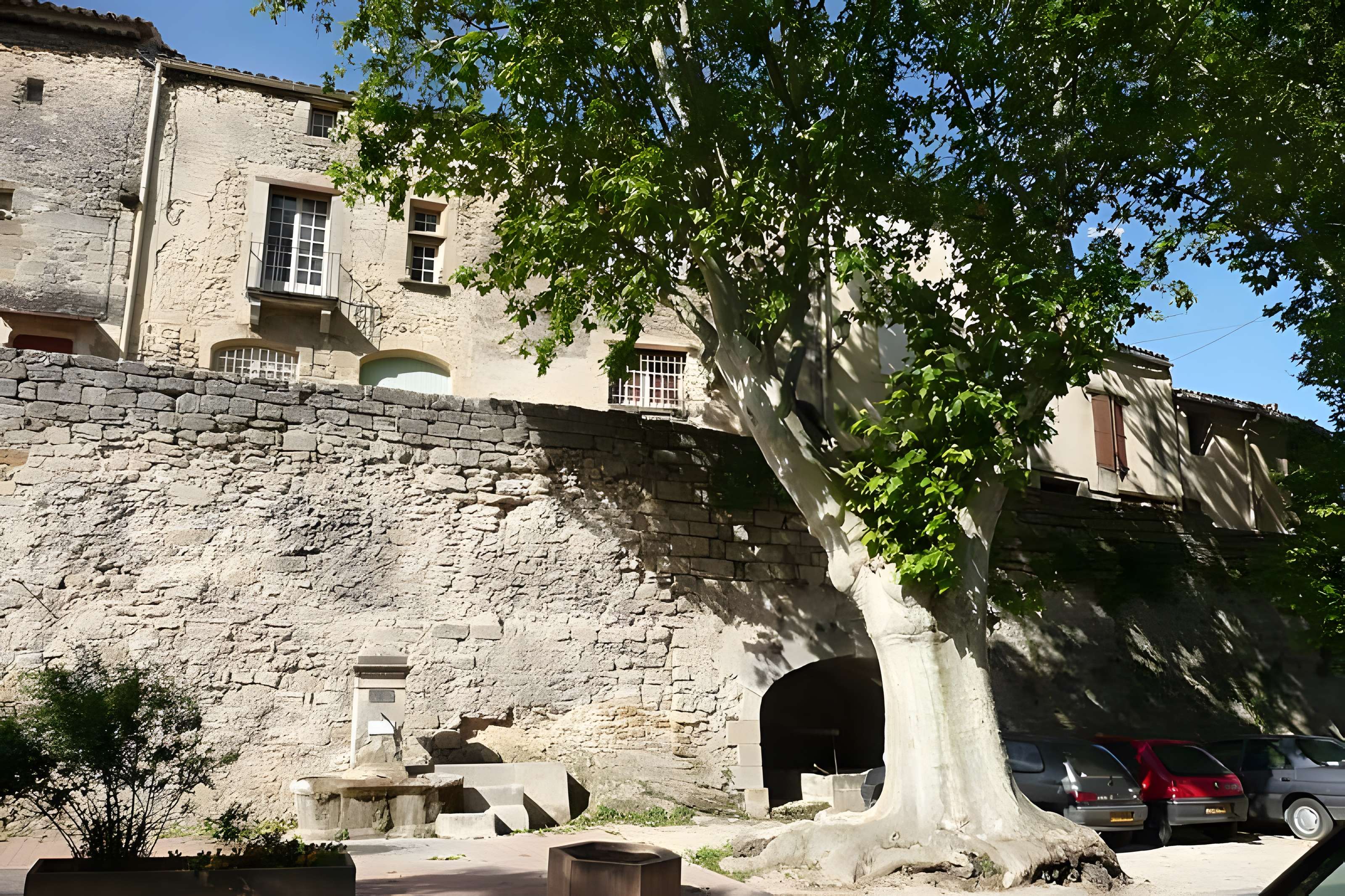 Enceinte médiévale de Cucuron