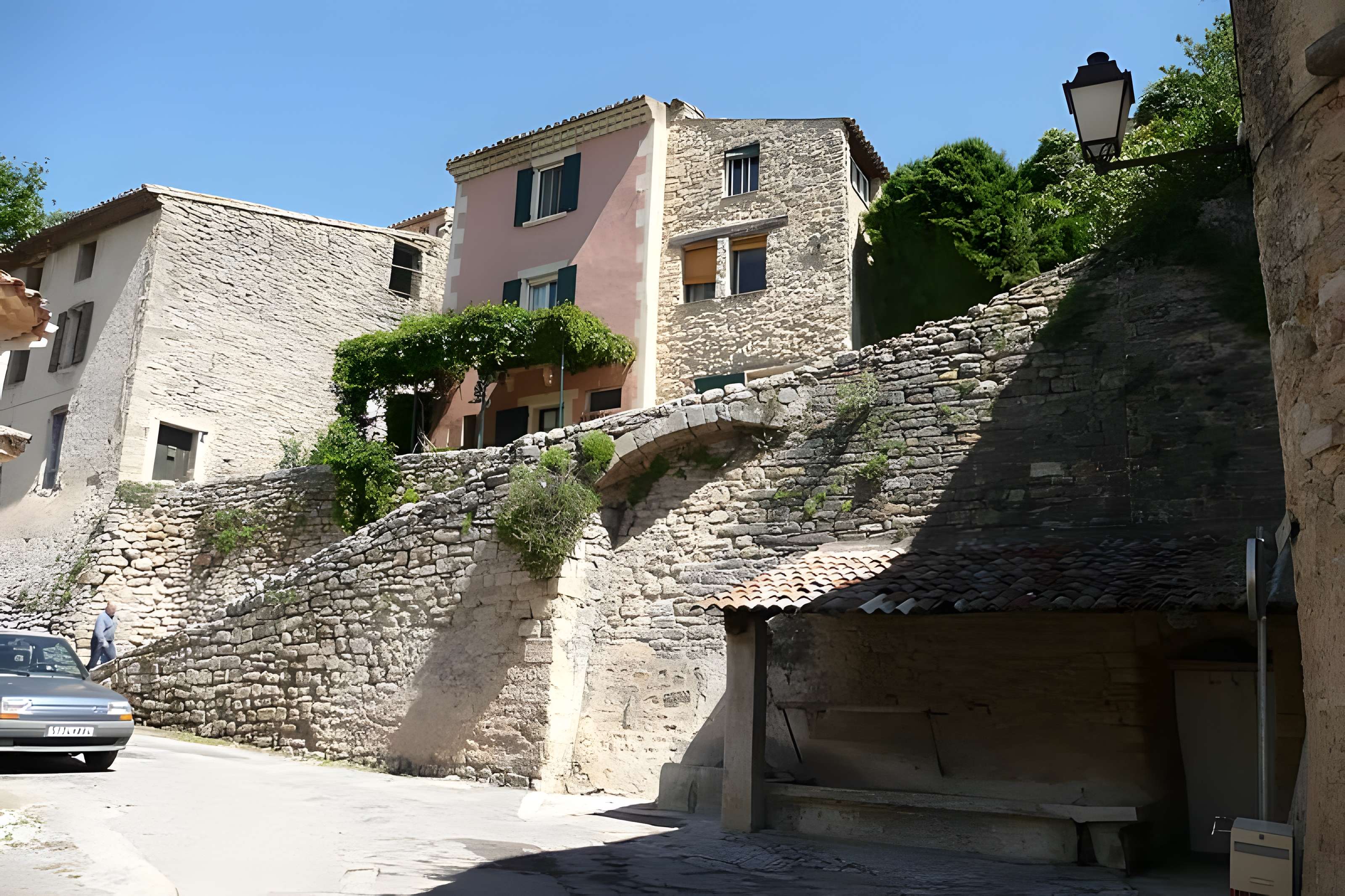 Enceinte médiévale de Cucuron