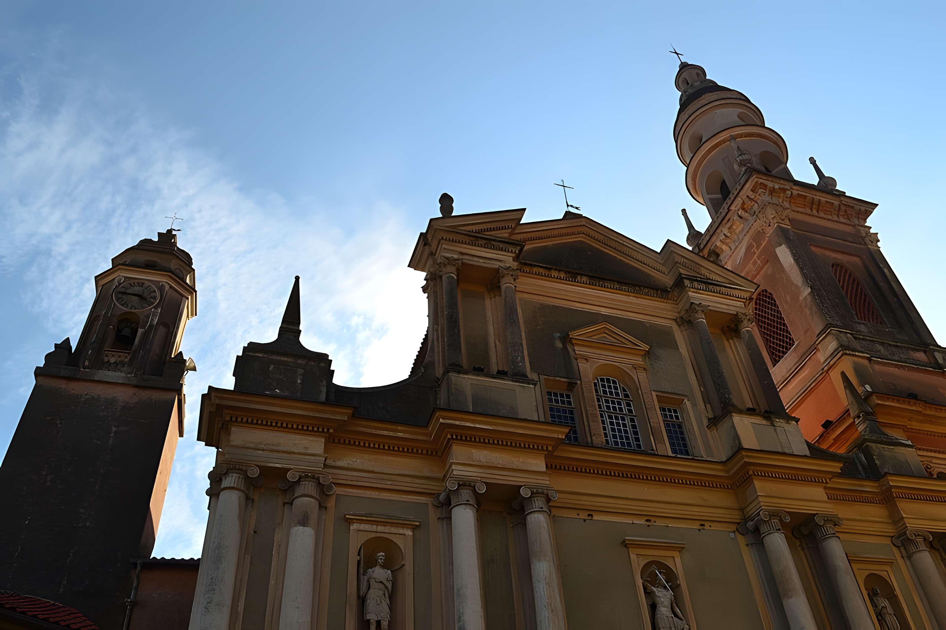 Eglise Saint-Michel, chapelle de la Conception et leurs abords
