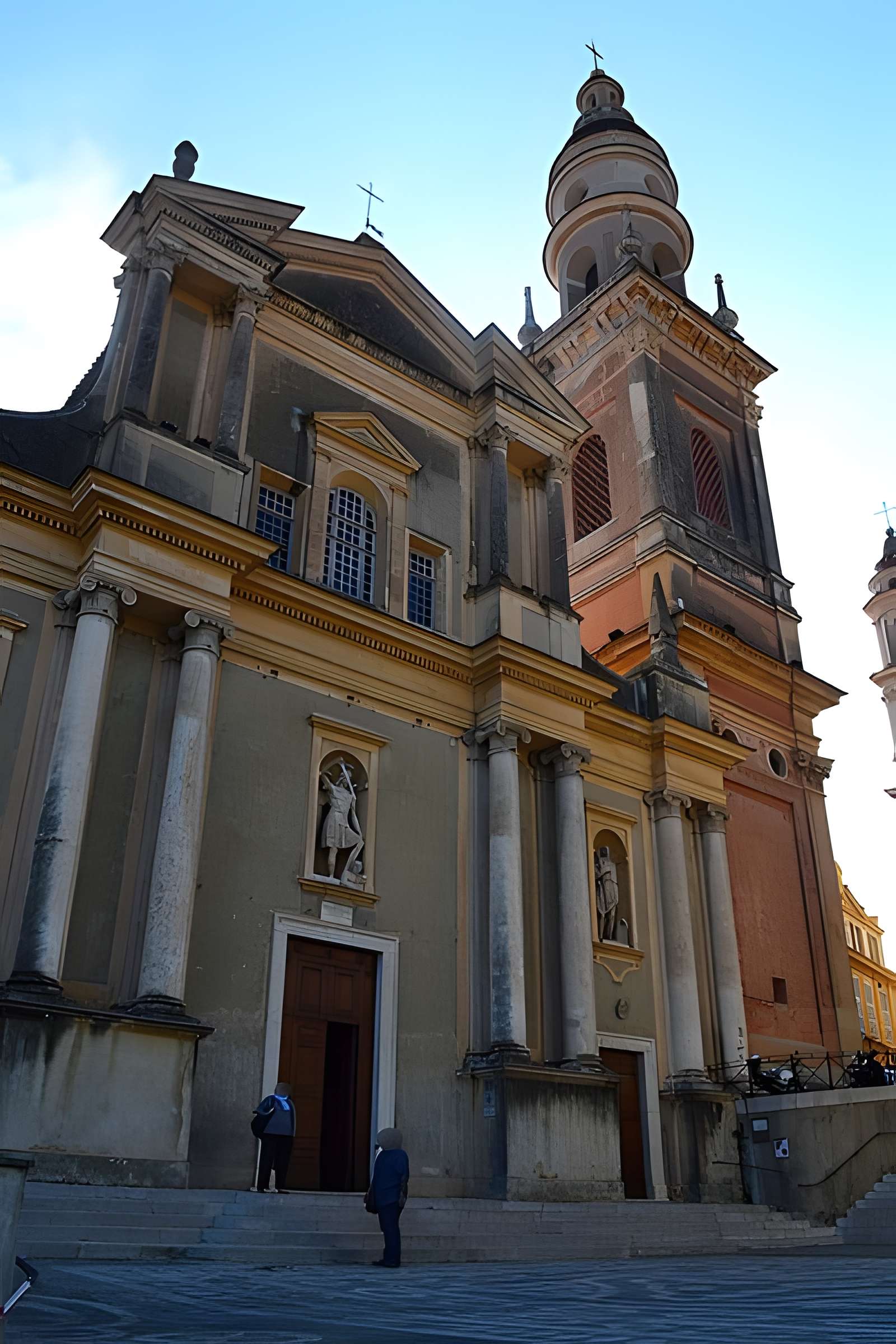 Eglise Saint-Michel, chapelle de la Conception et leurs abords