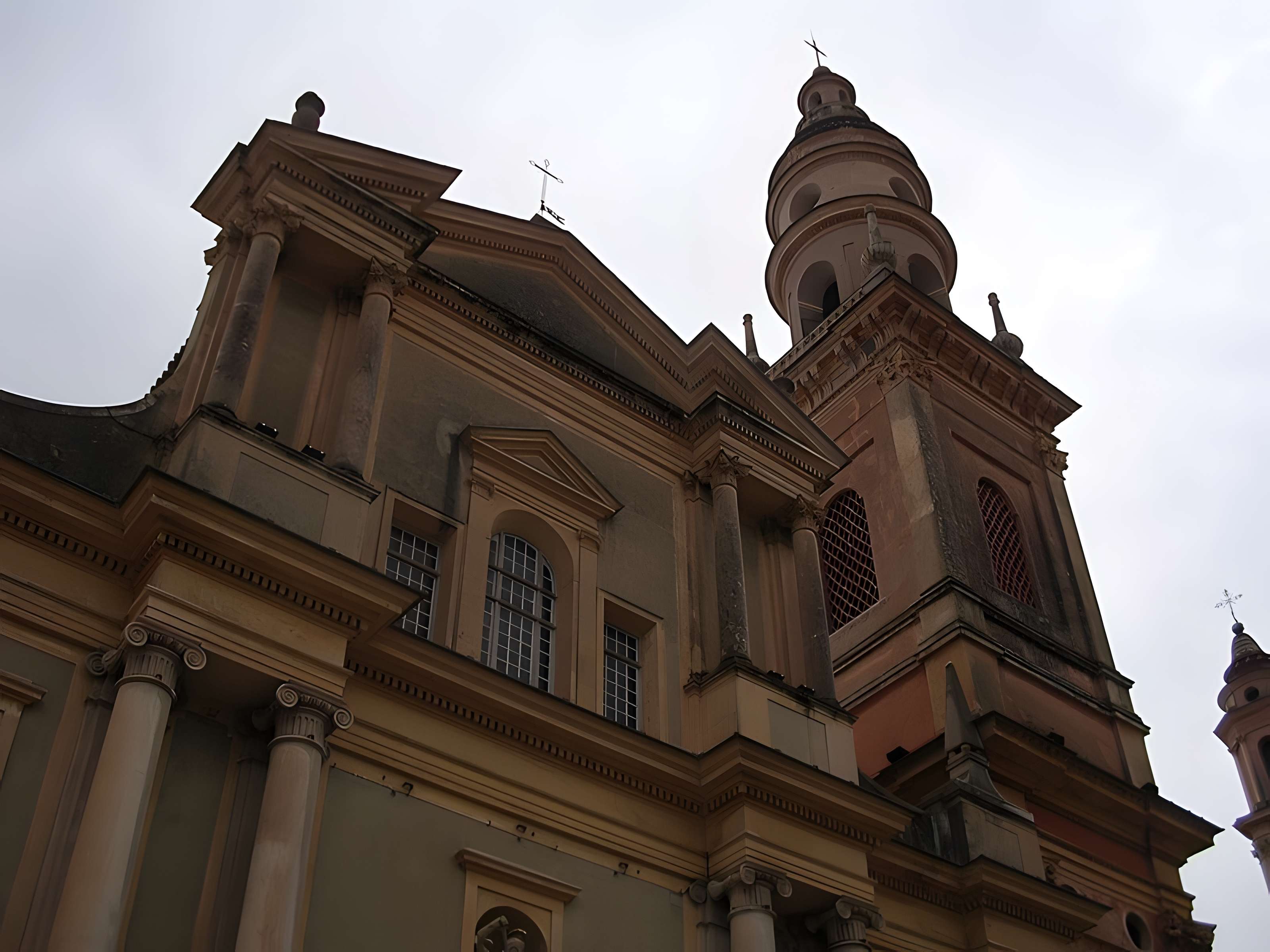 Eglise Saint-Michel, chapelle de la Conception et leurs abords