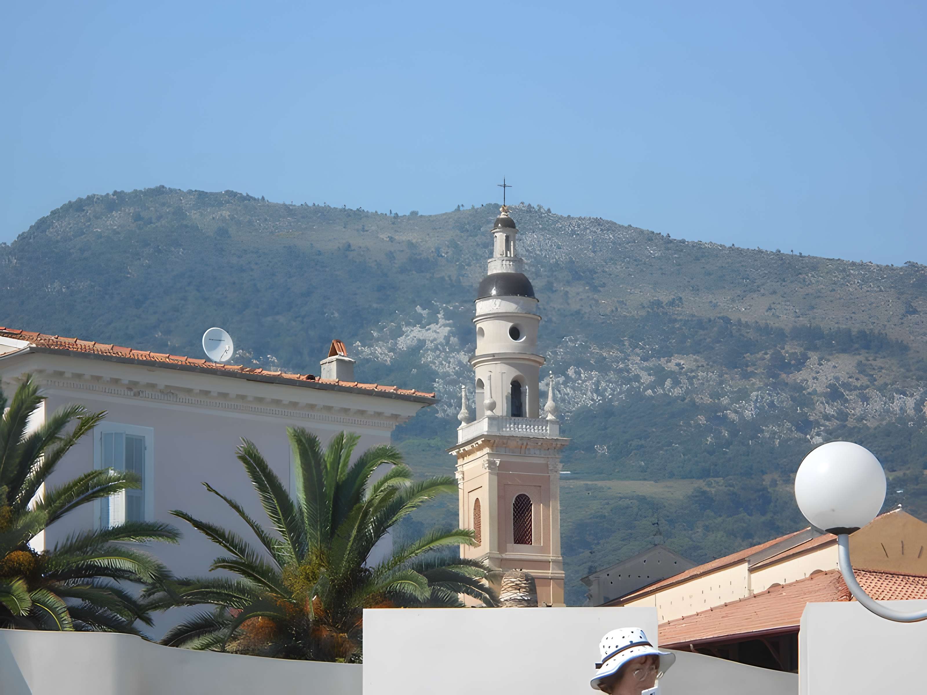 Eglise Saint-Michel, chapelle de la Conception et leurs abords