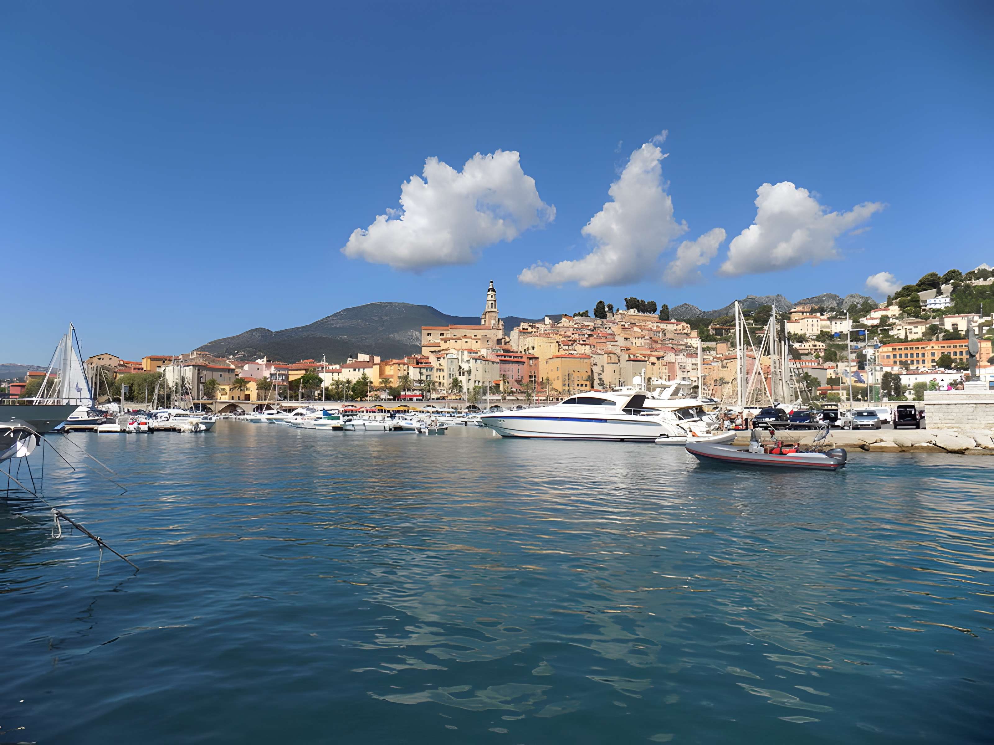 Eglise Saint-Michel, chapelle de la Conception et leurs abords