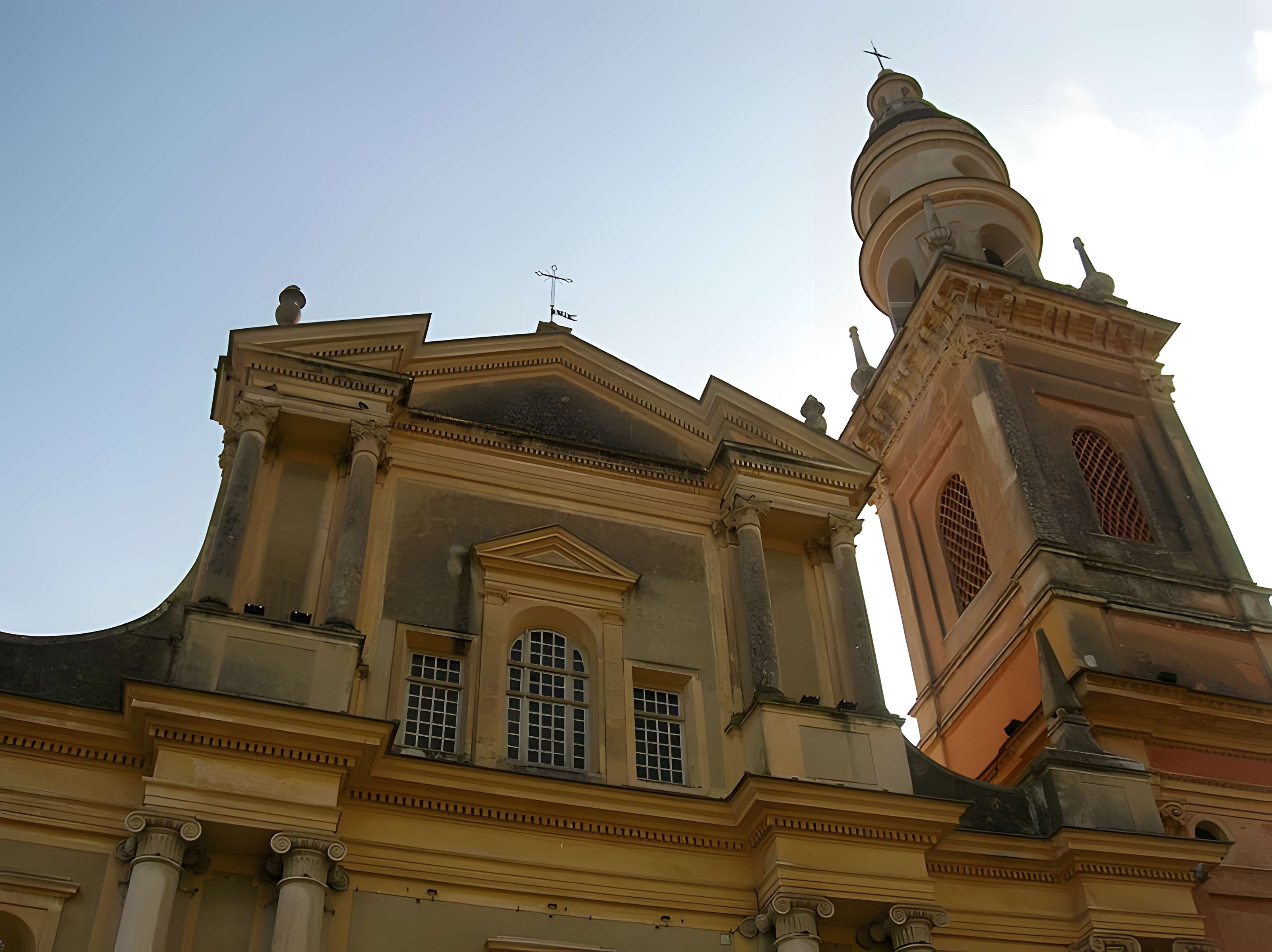 Eglise Saint-Michel, chapelle de la Conception et leurs abords