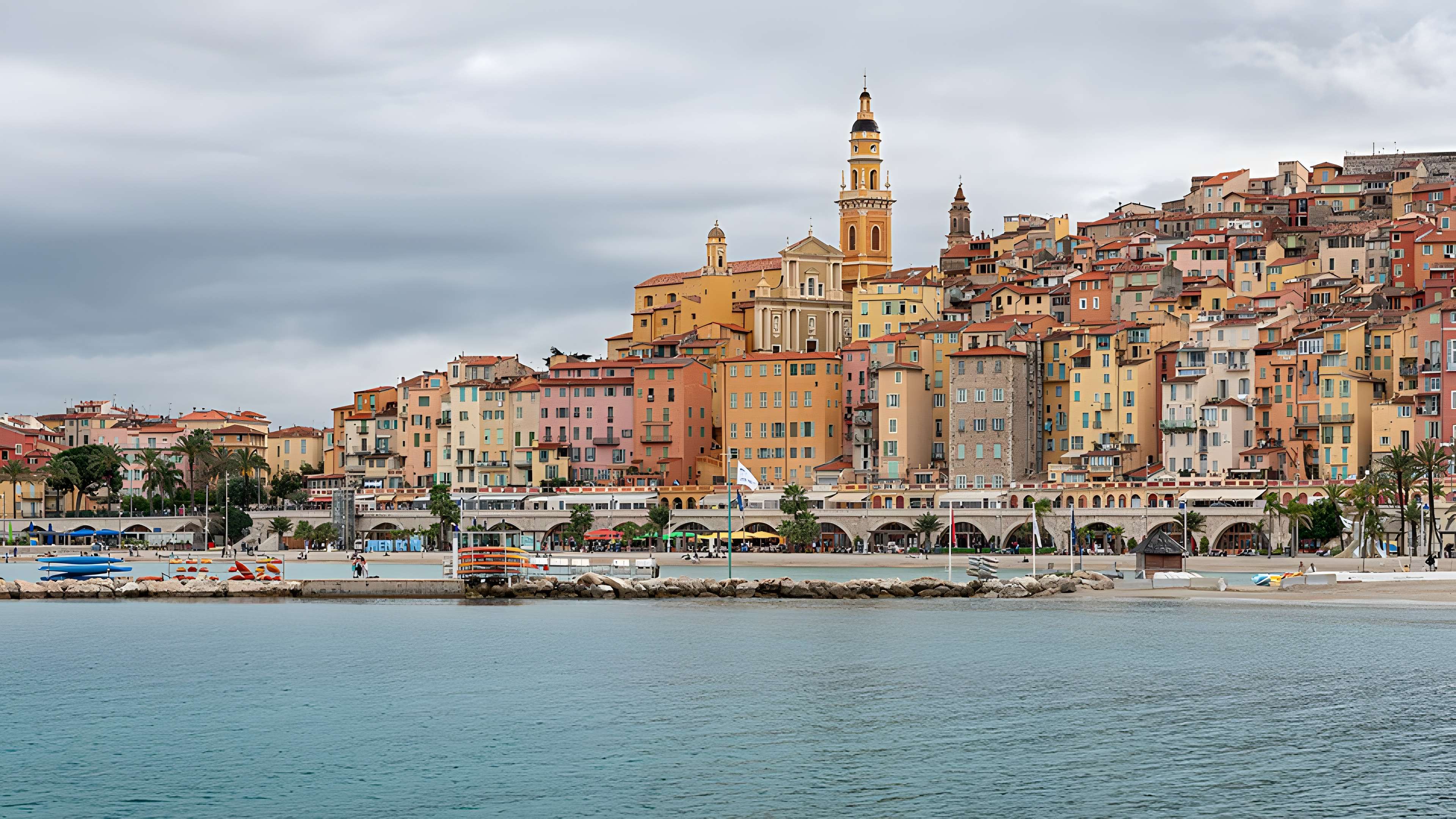 Eglise Saint-Michel, chapelle de la Conception et leurs abords