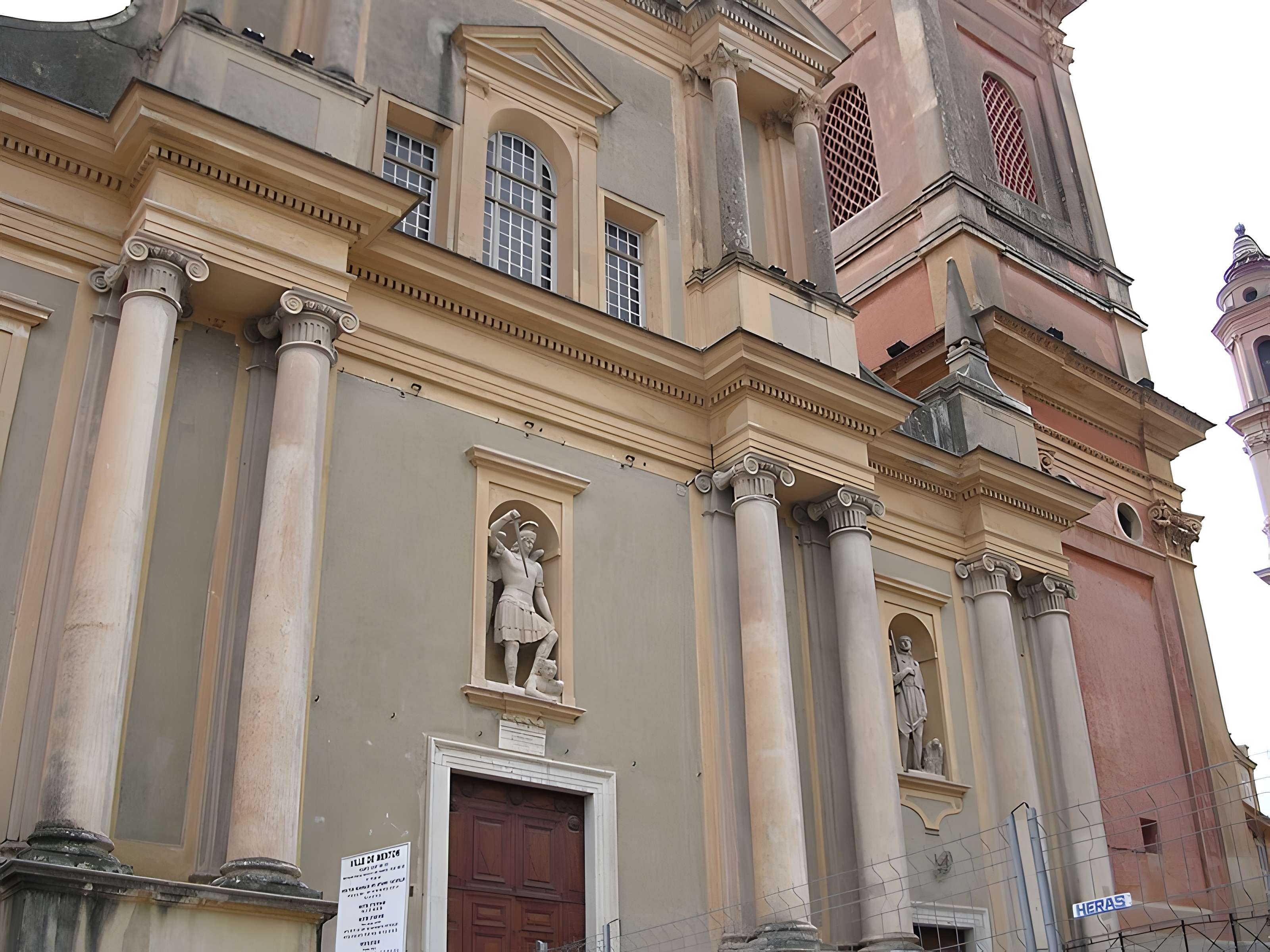 Eglise Saint-Michel, chapelle de la Conception et leurs abords